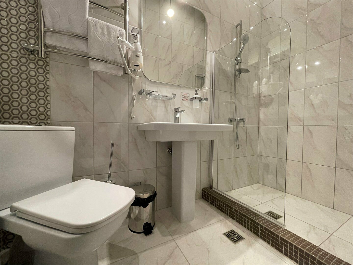 Улучшенный двухместный номер с 2 отдельными кроватями