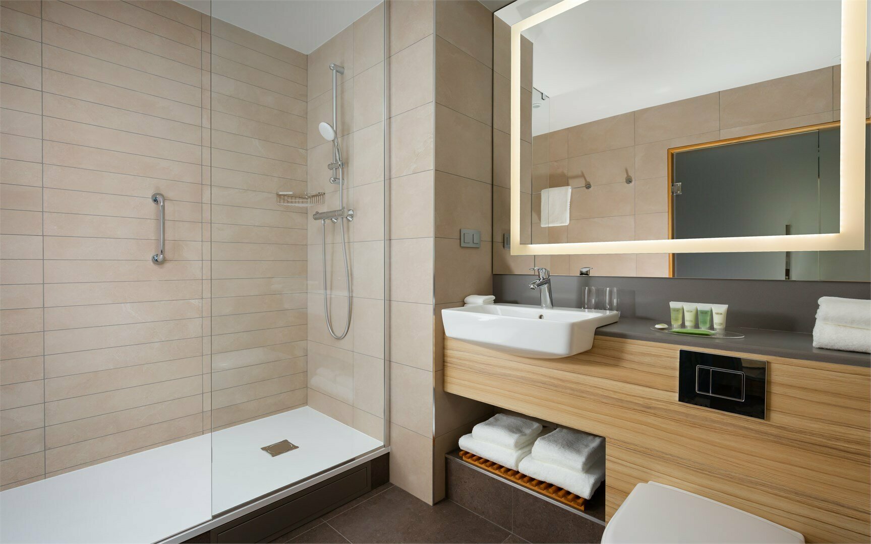 Улучшенный номер с кроватью размера «king-size»