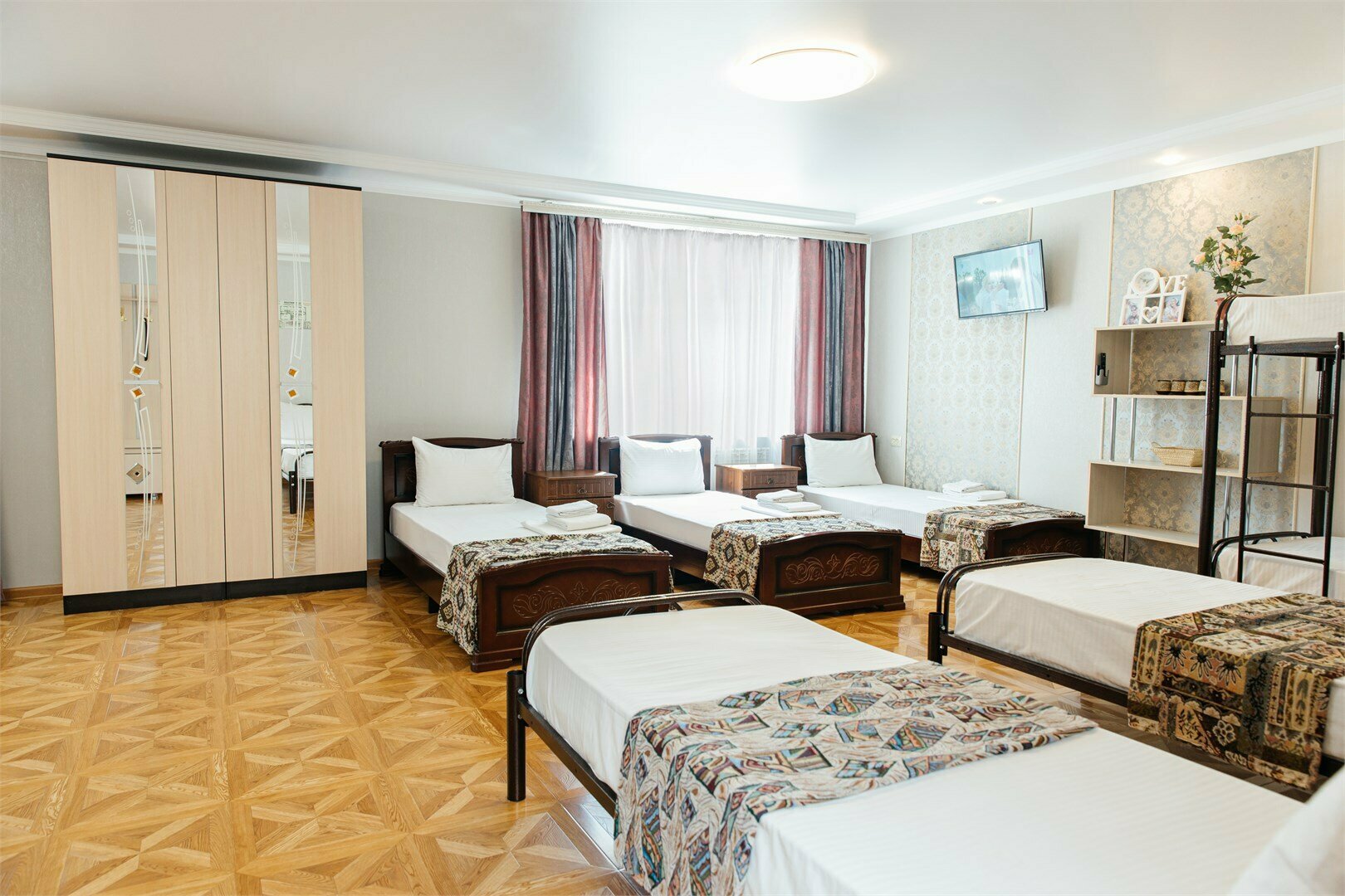 Номер на большую компанию( от 5 человек)