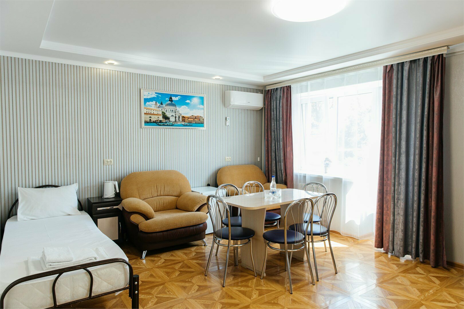 Номер на большую компанию( от 5 человек)