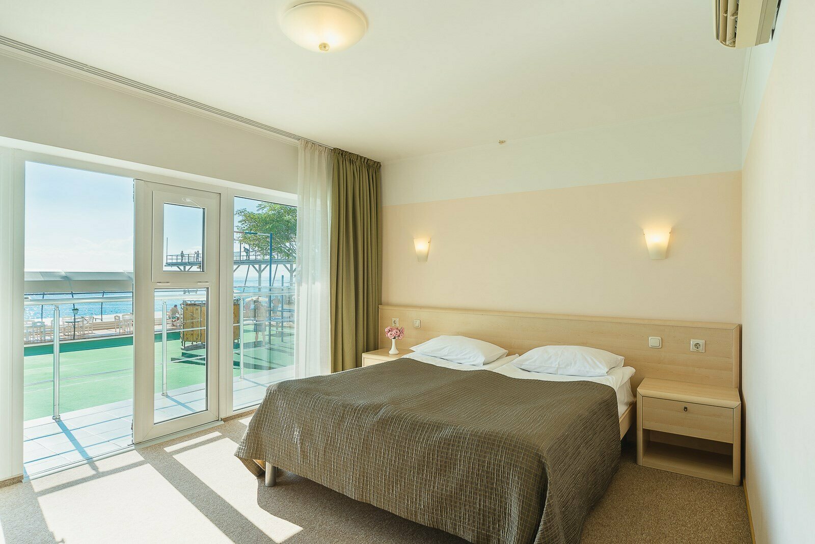 Стандартный с двуспальной кроватью