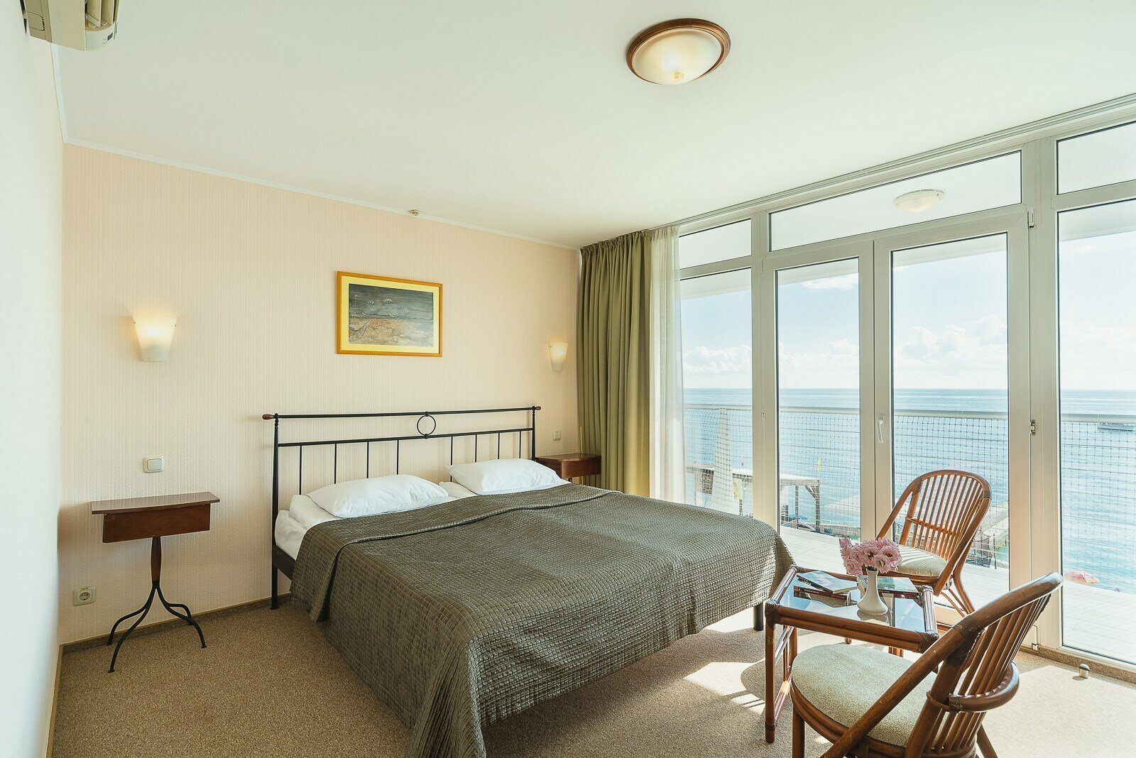 Классический с двуспальной кроватью