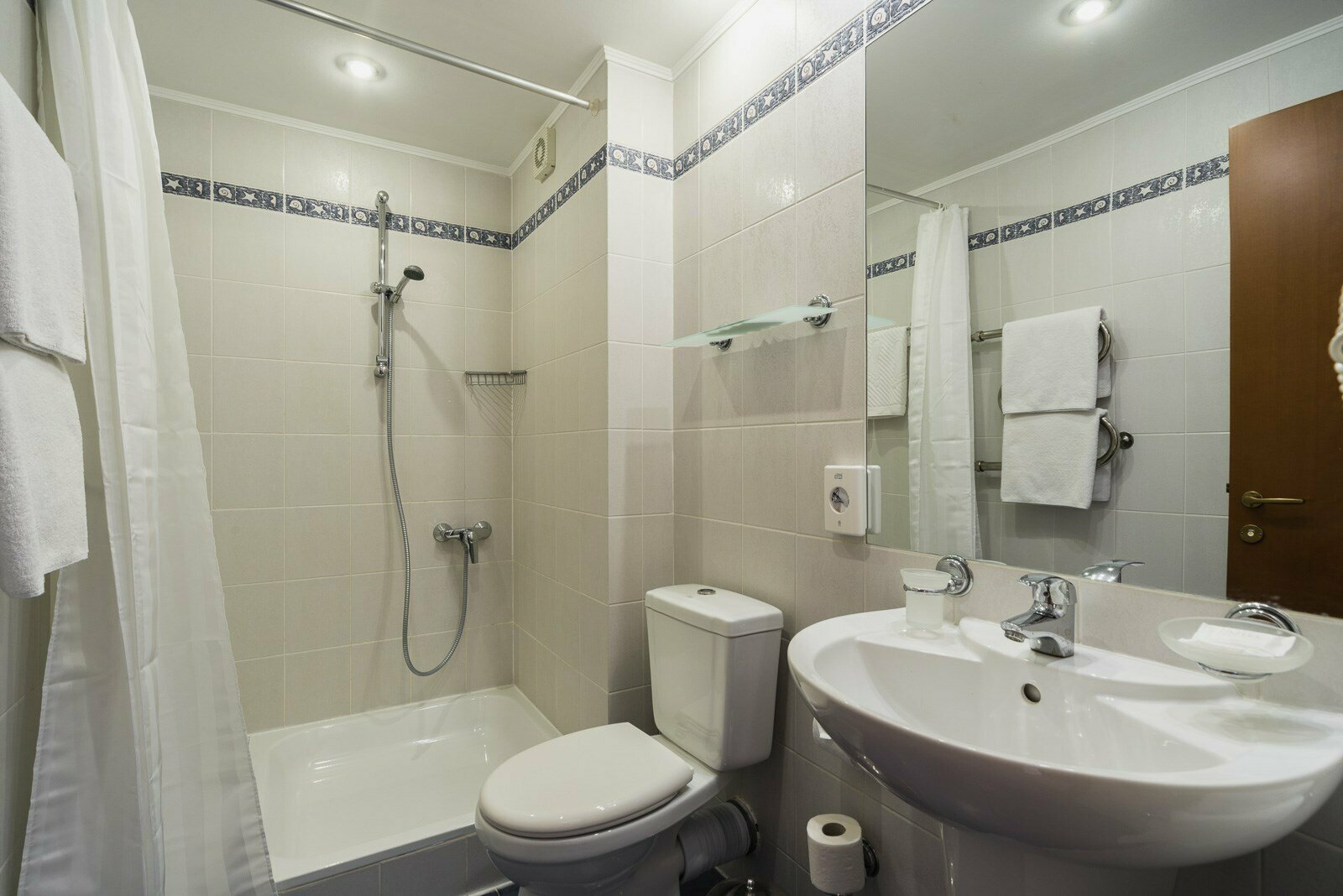 Стандартный с двуспальной кроватью