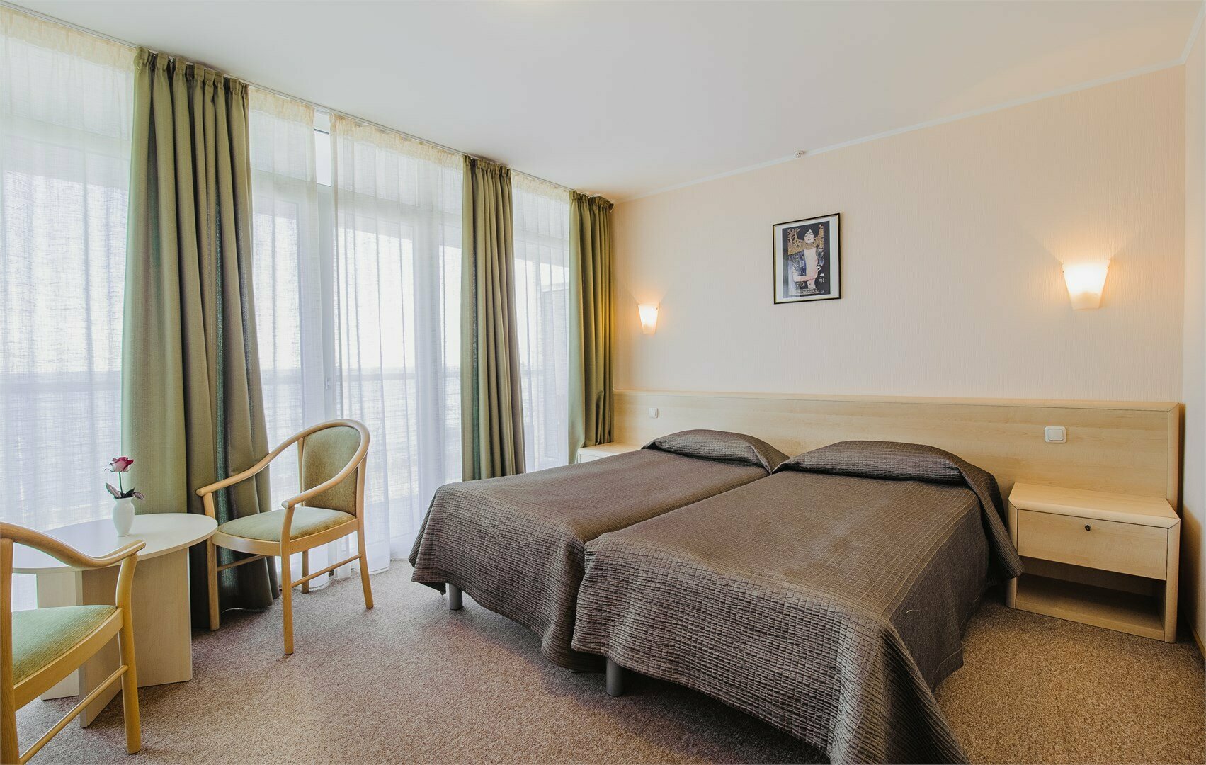 Классический с двумя односпальными кроватями