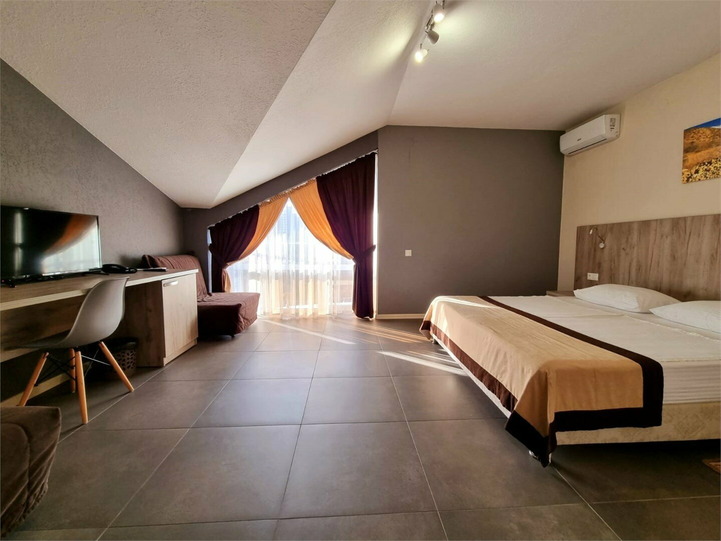 Семейный Мансардный номер FAMILY-M (с балконом)