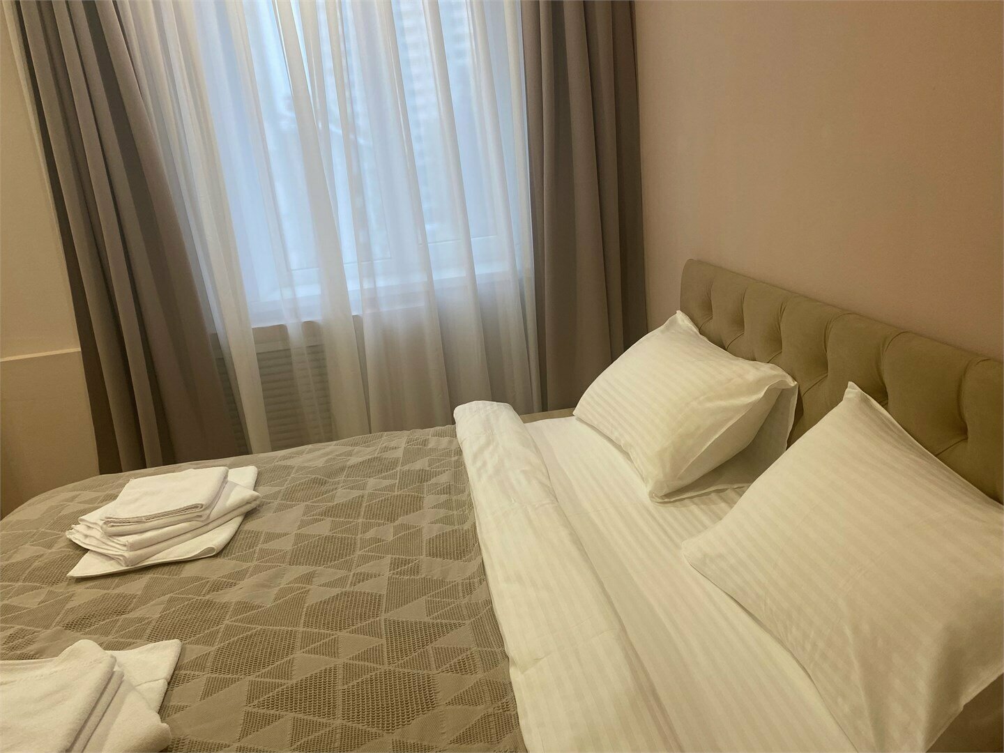 Увеличенной площади с семейной кроватью