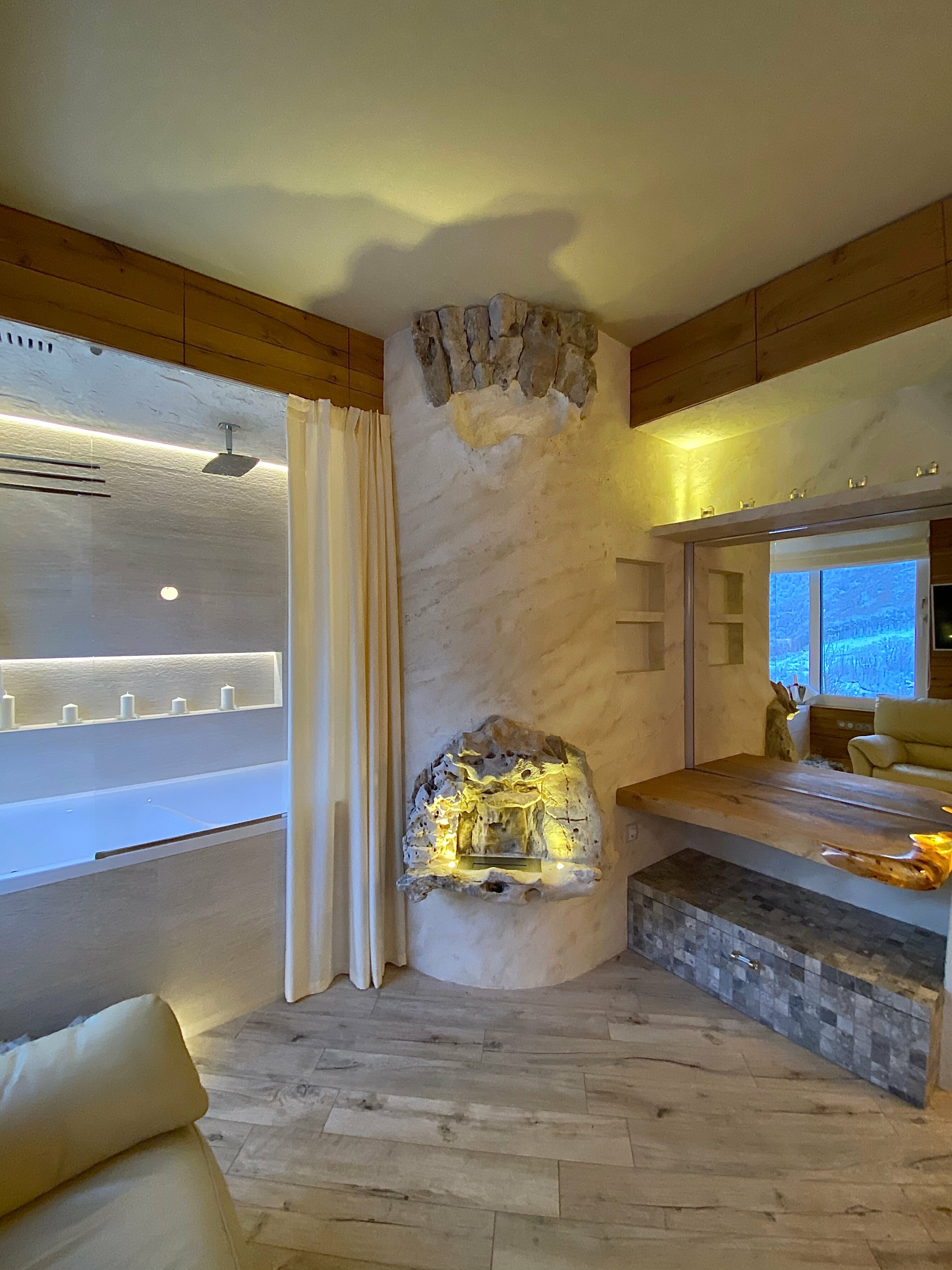 Люкс с кроватью размера «king-size» и гидромассажной ванной