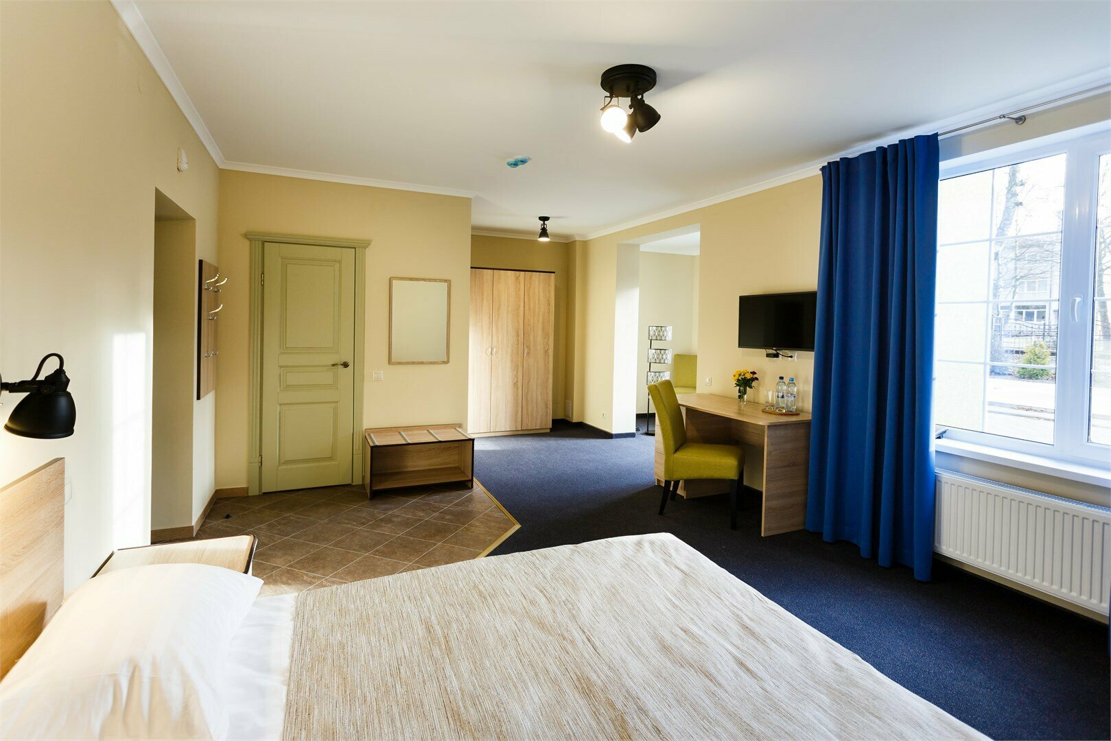 Улучшенный двухместный номер I категории с одной двуспальной, или двумя односпальными кроватями