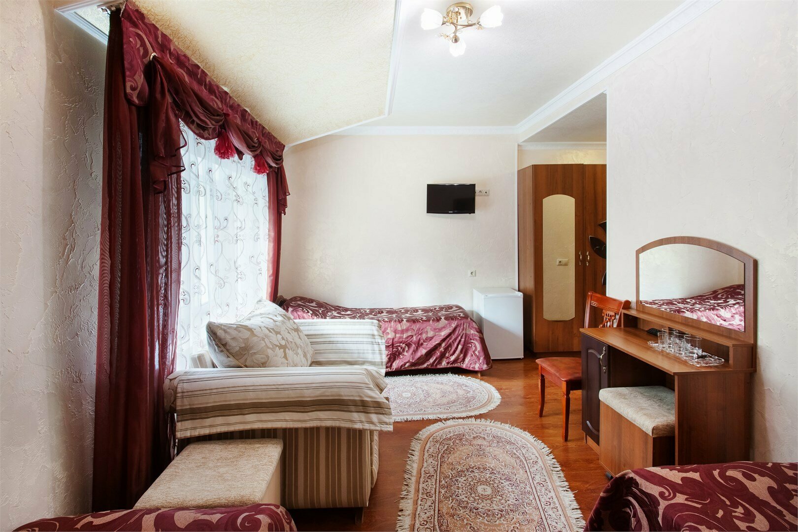 Улучшенный трехместный номер