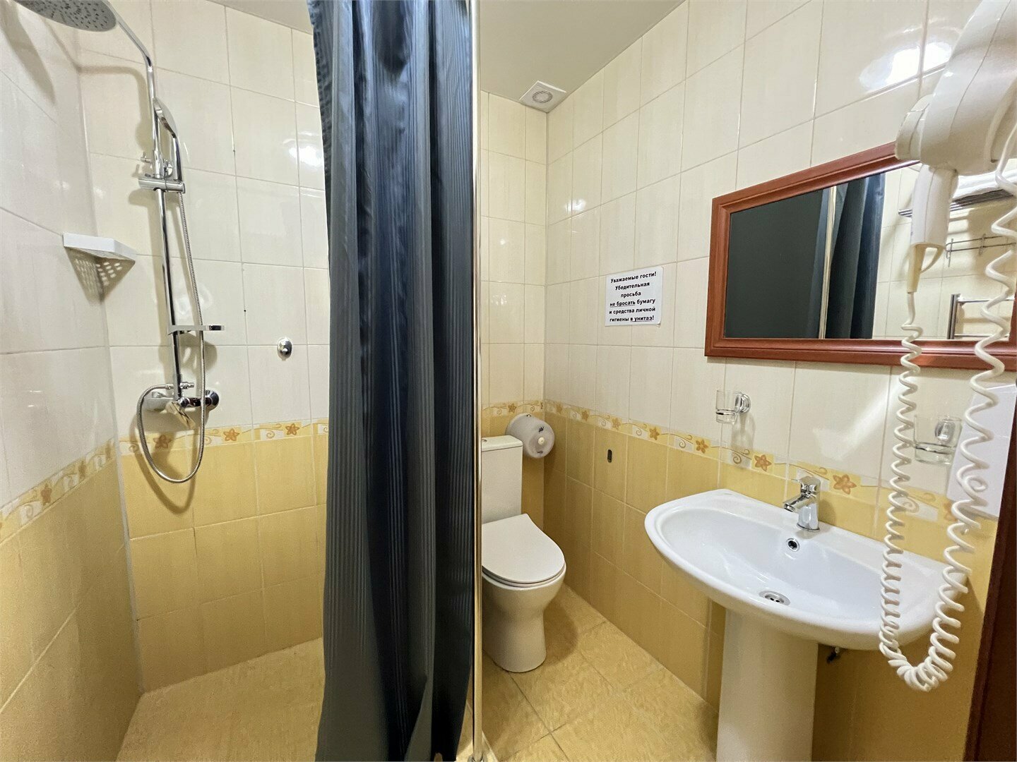 "Улучшенный" 2-х местный с одной 2-х спальной кроватью или 2-мя односпальными кроватями с французским балконом