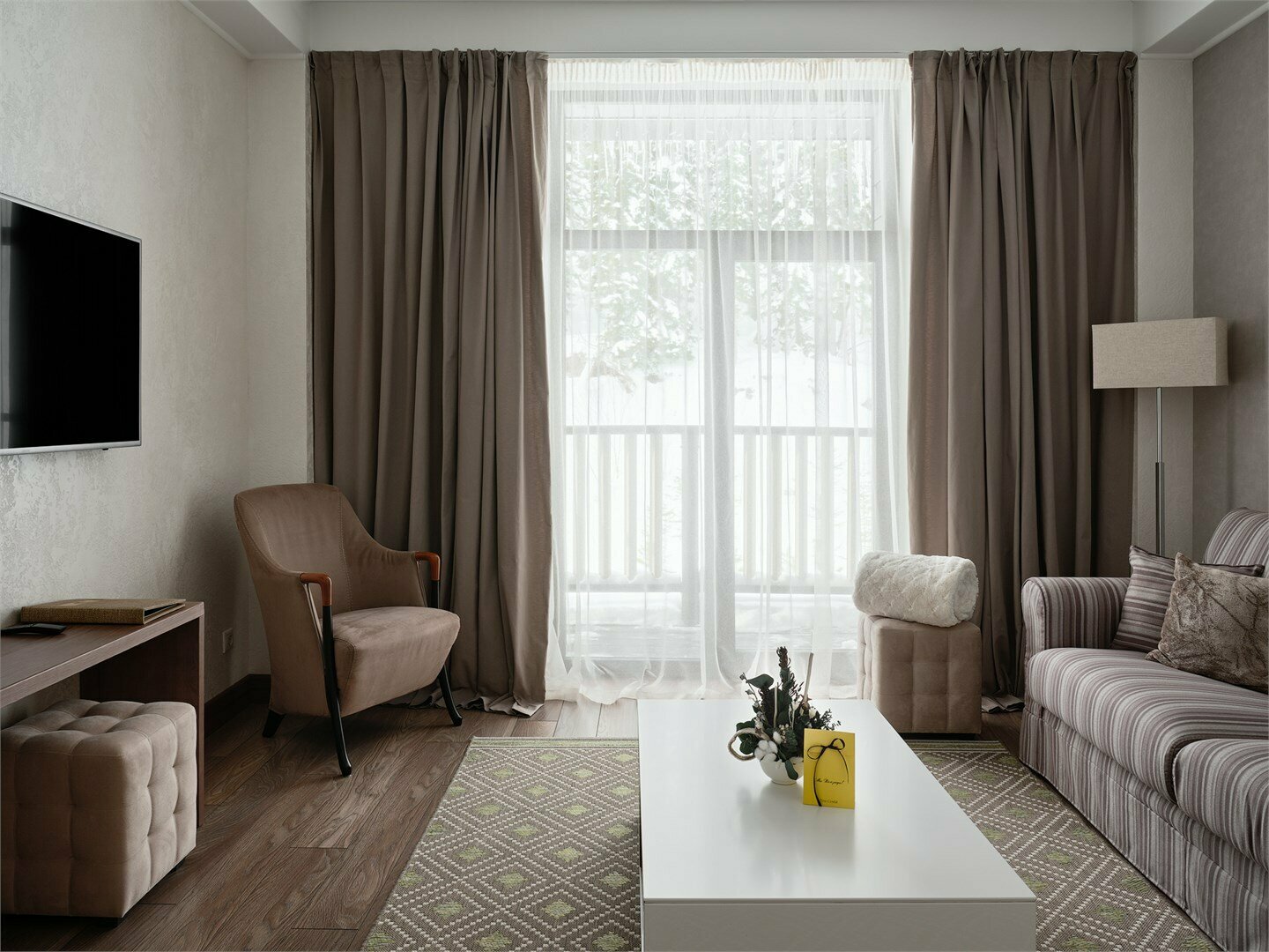 Люкс (3 этаж, с балконом)