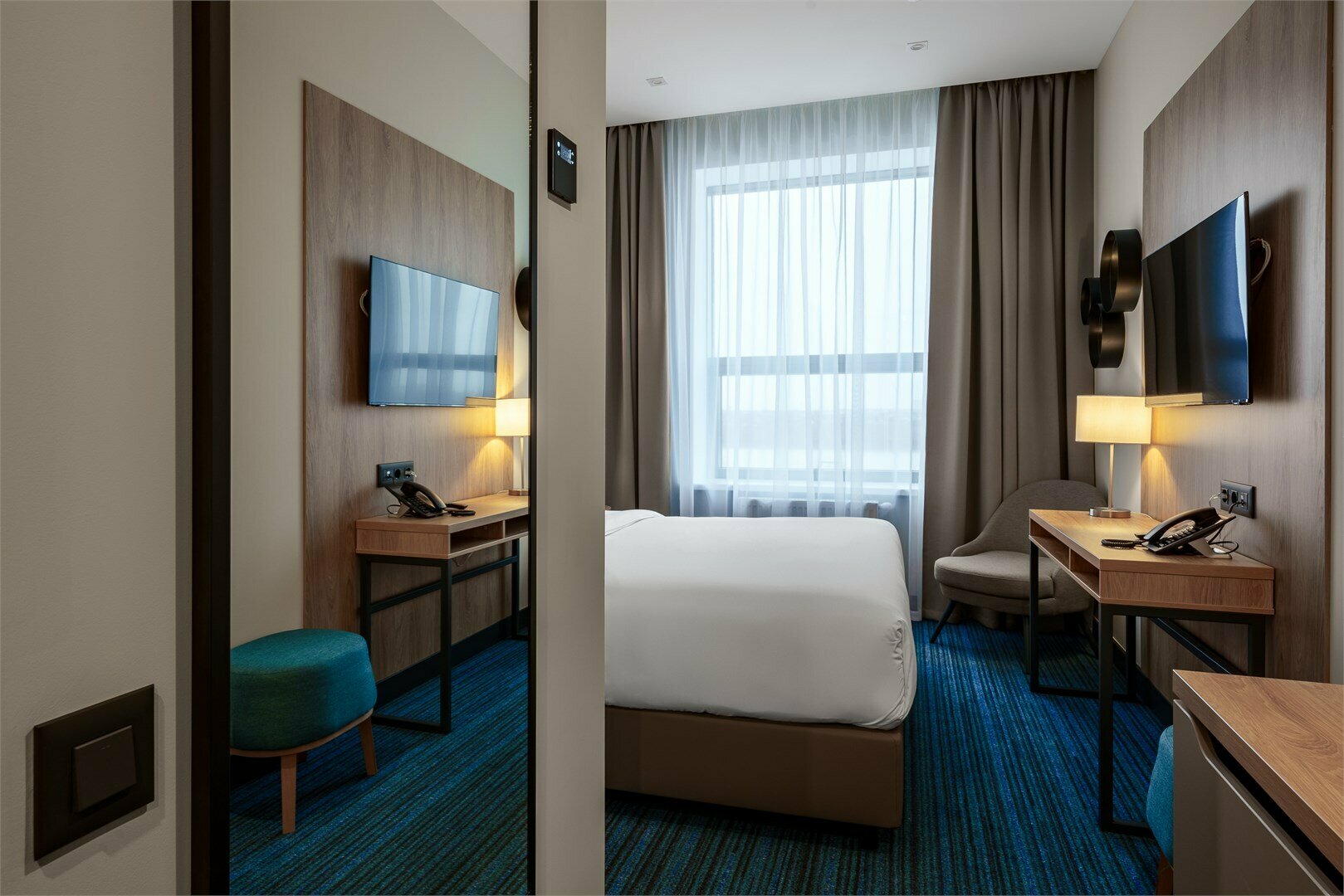 Стандартный номер с видом на реку c двуспальной кроватью