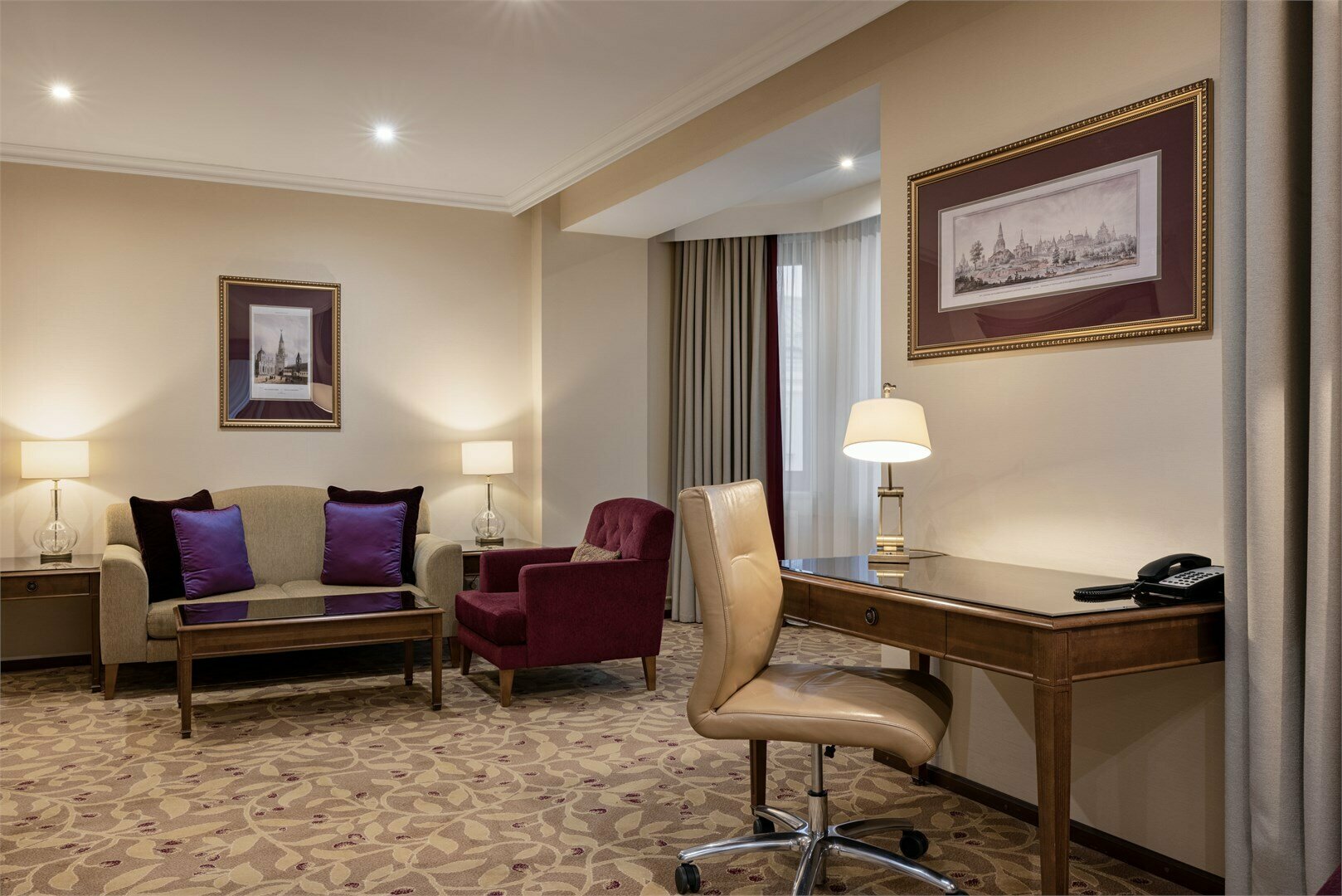 Угловой люкс, с одной большой кроватью