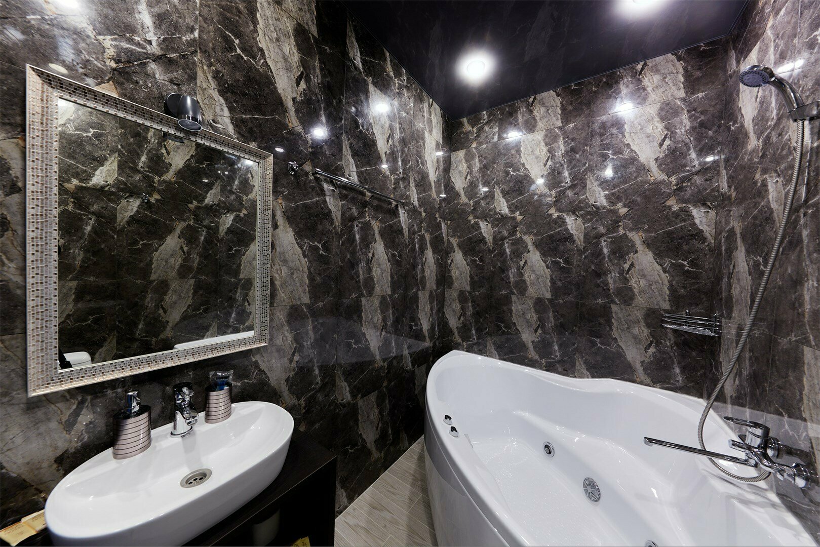 Люкс с джакузи