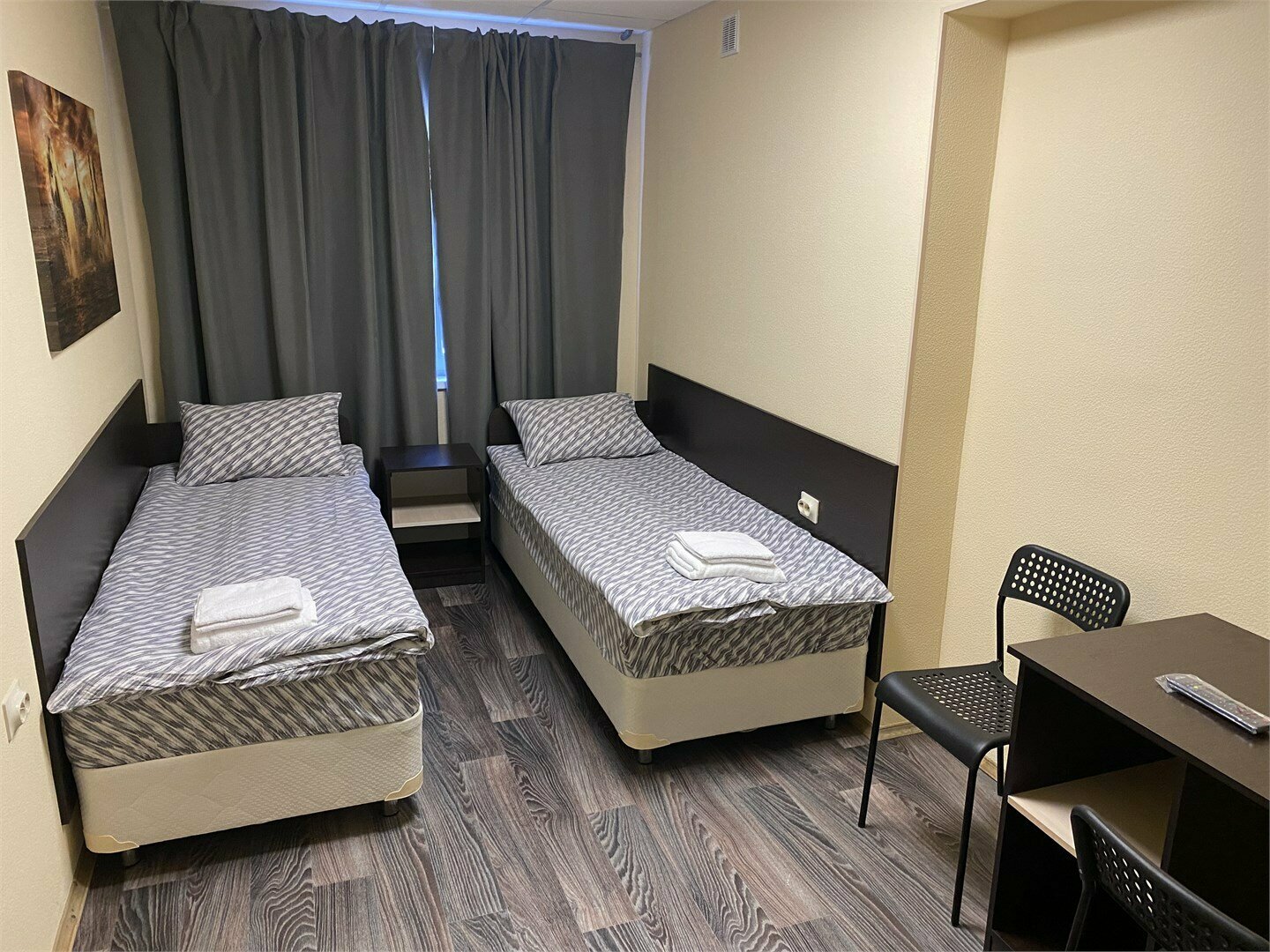 Двухместный номер с 2 отдельными кроватями и общей ванной комнатой