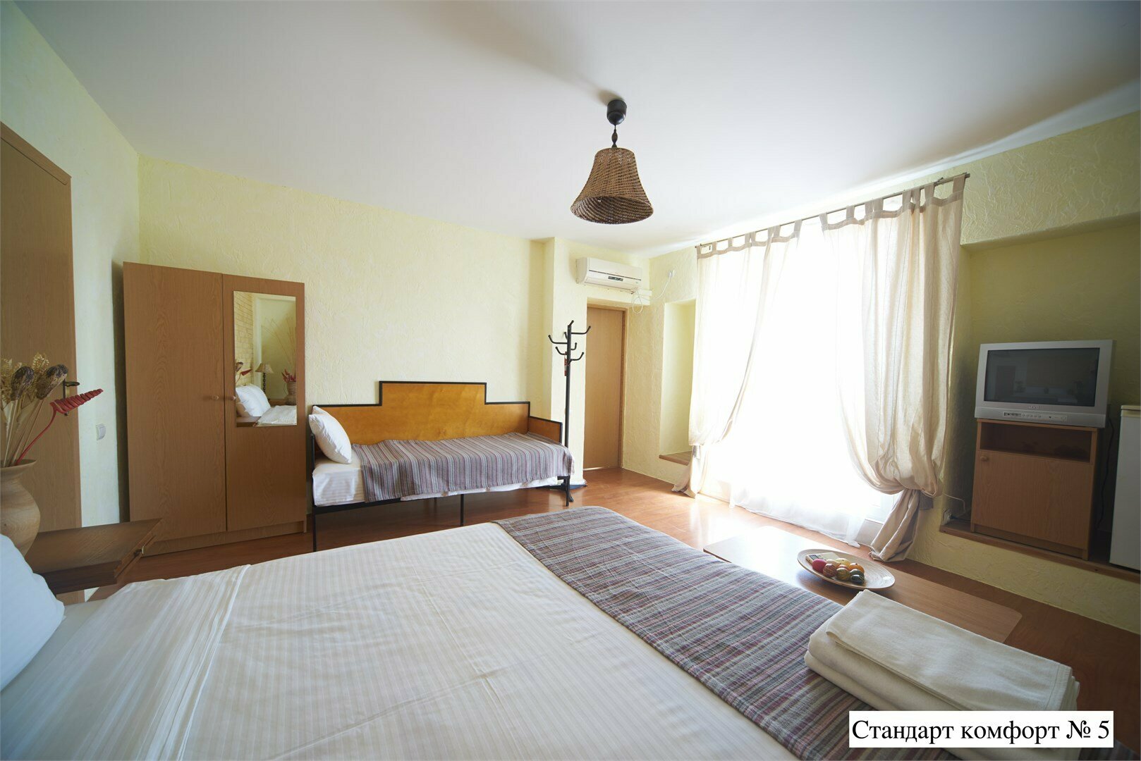 Трехместный номер с балконом