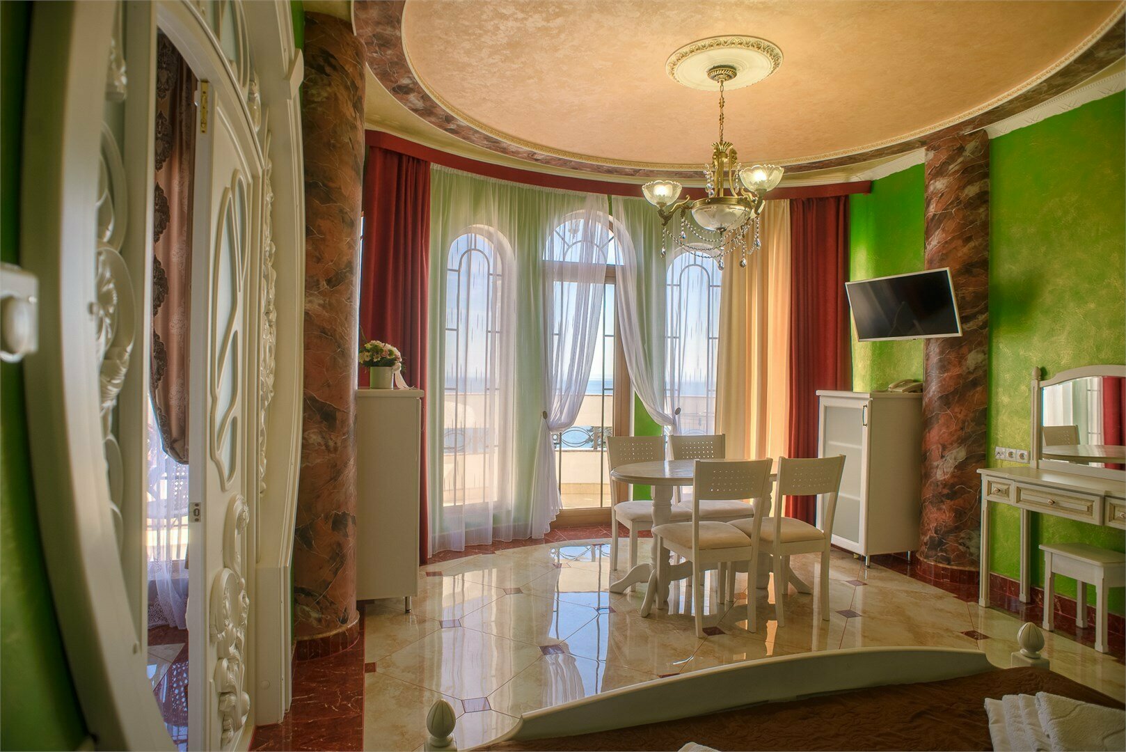 Апартаменты 6-ти местные с видом на море и двумя балконами