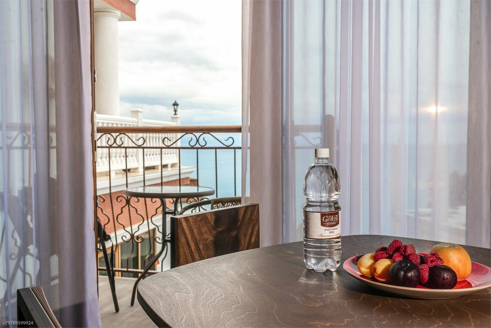 Шале-  Двухкомнатная четырехместная студия с балконом и видом на море с раздельными кроватями