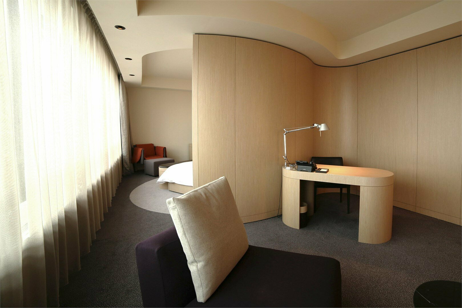 Номер полулюкс с 1 двуспальной кроватью