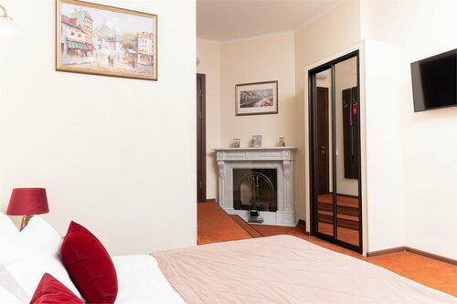 Улучшенный номер с кроватью Queen-size, камином и гидромассажной ванной