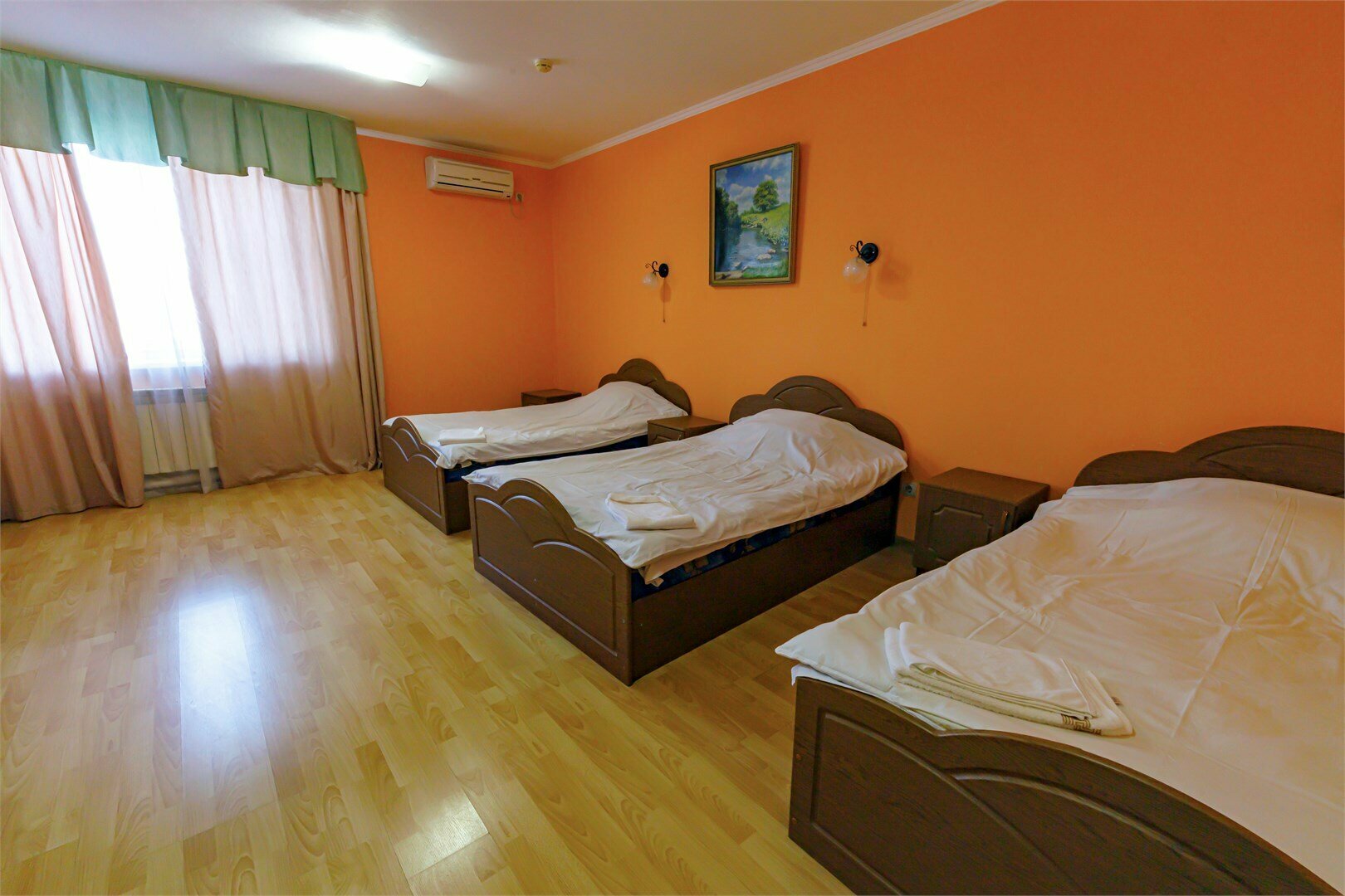 Трехместный