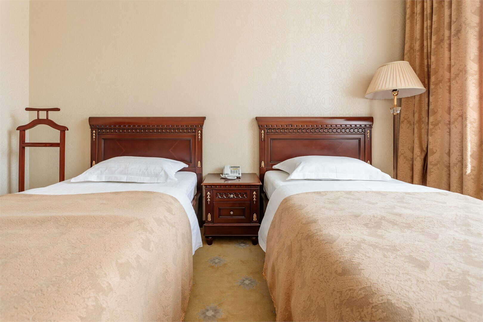 Улучшенный двухместный номер с 2 отдельными кроватями