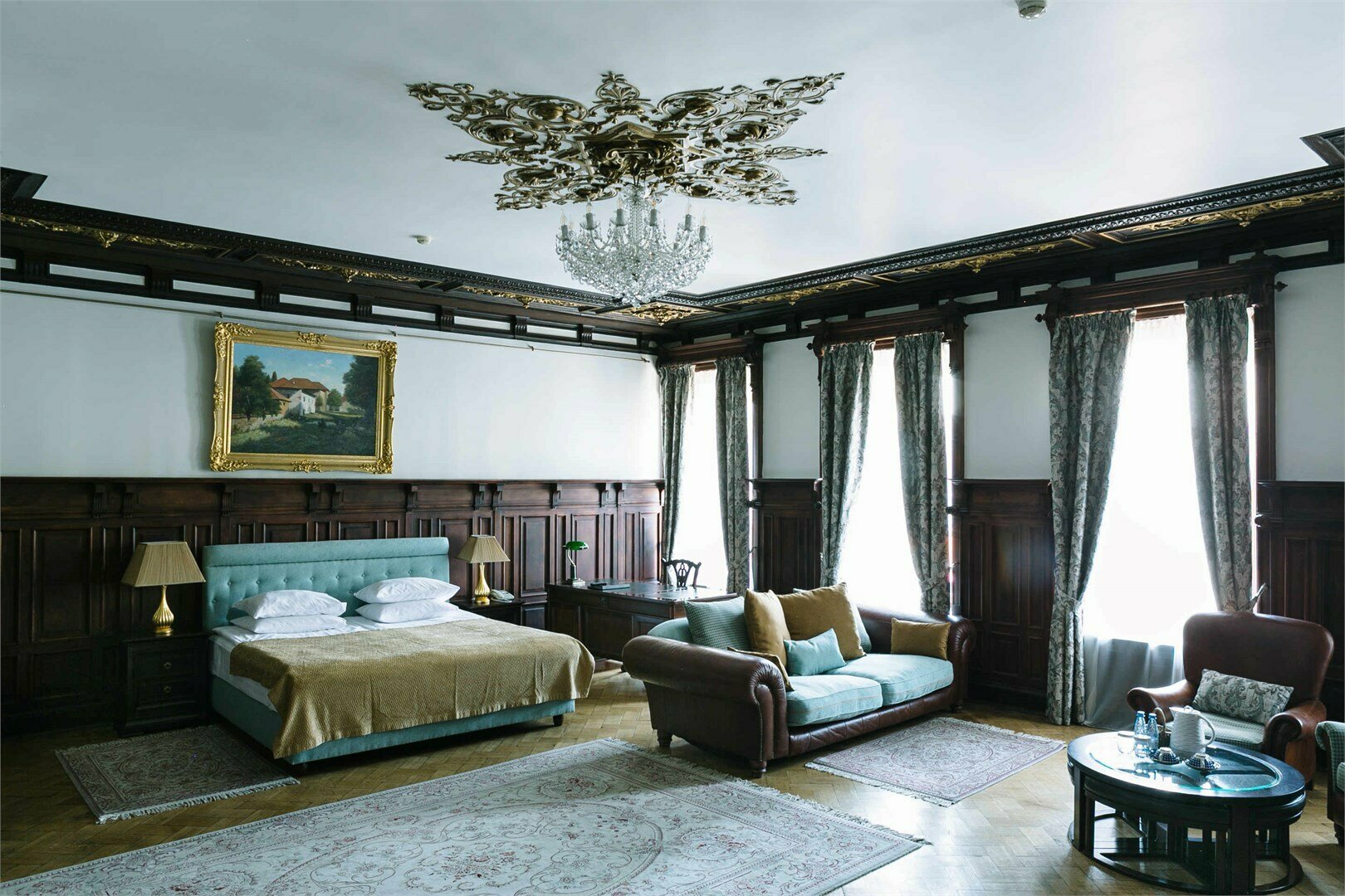 Исторический гранд-люкс с видом на площадь