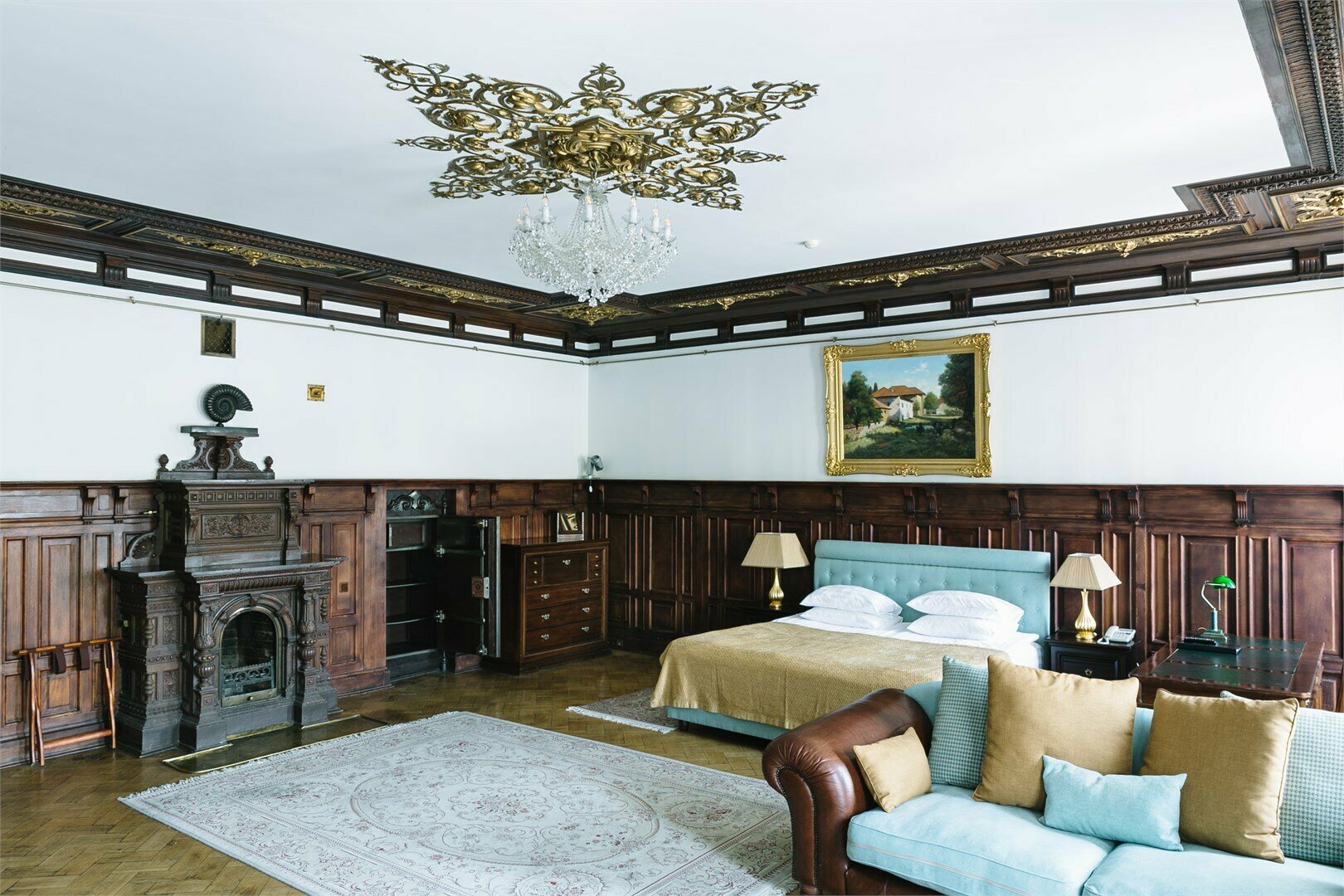 Исторический гранд-люкс с видом на площадь