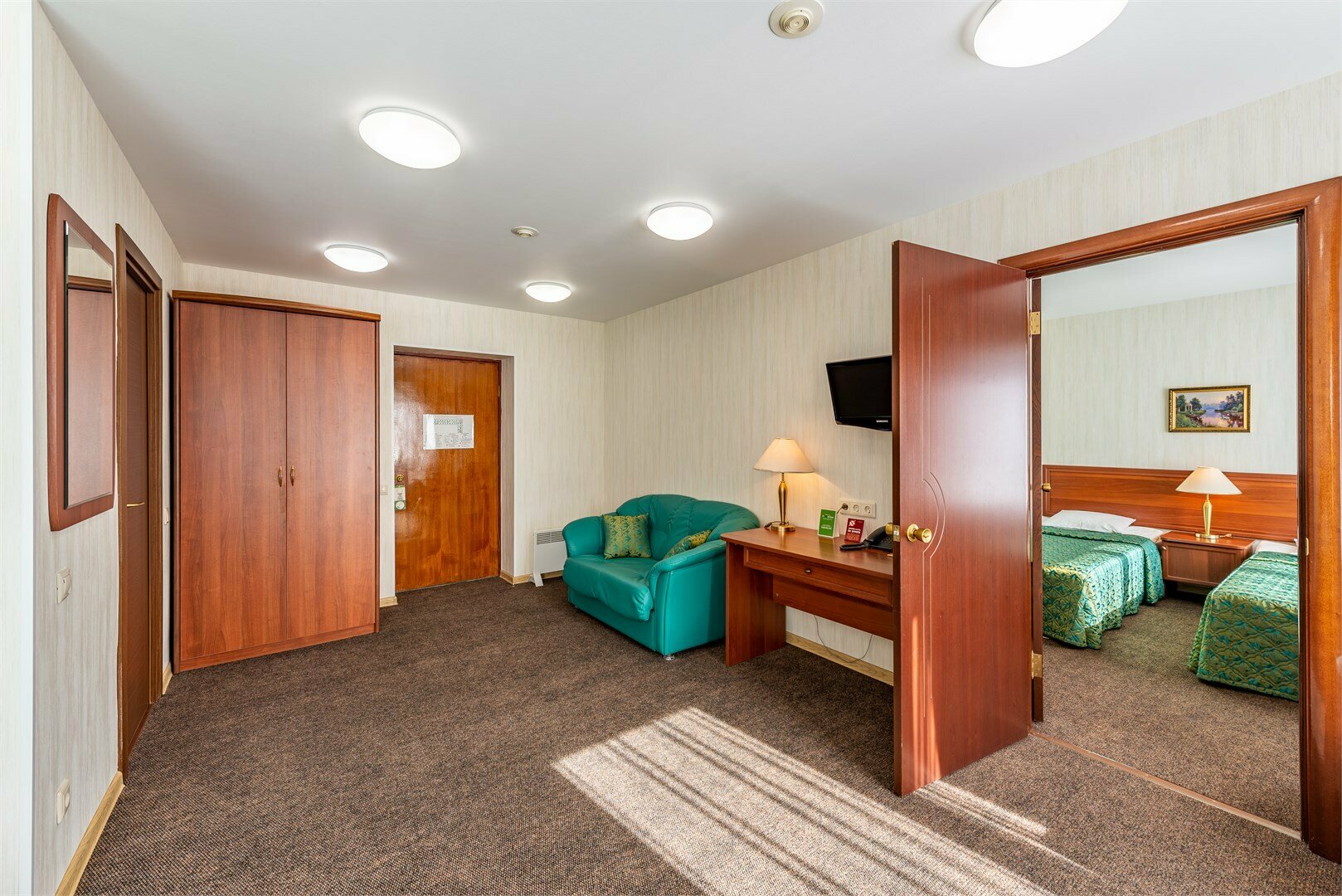 Номер Двухкомнатный Люкс ( Семейный)