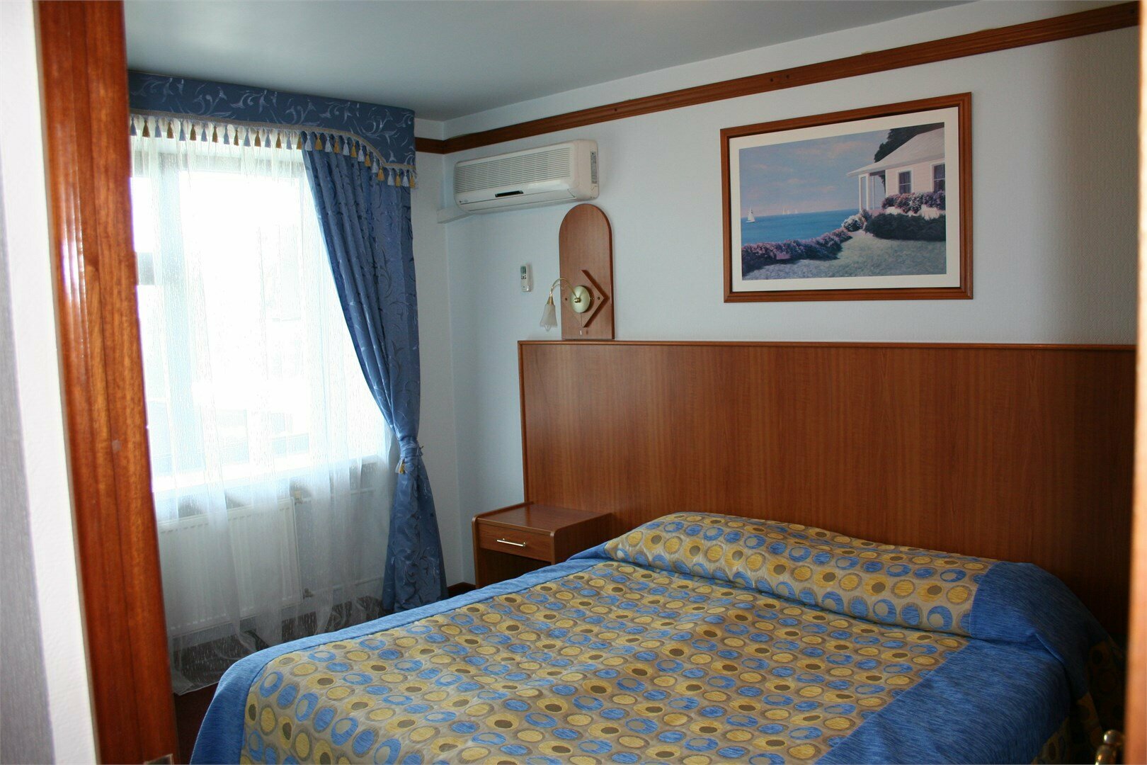 Семейный номер с видом на сад