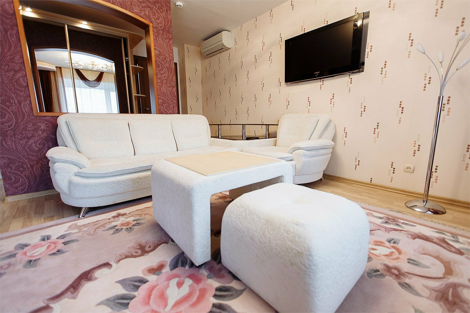 Номер-студия Делюкс с кроватью размера «queen-size»