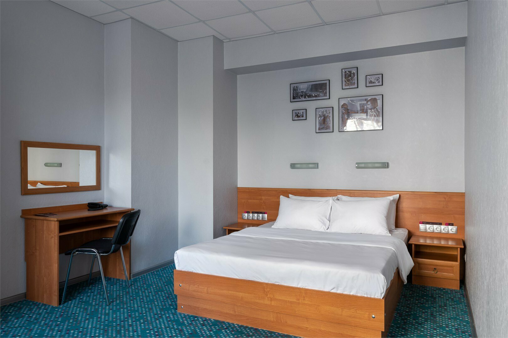 Двухместный номер с двуспальной кроватью и дополнительной кроватью