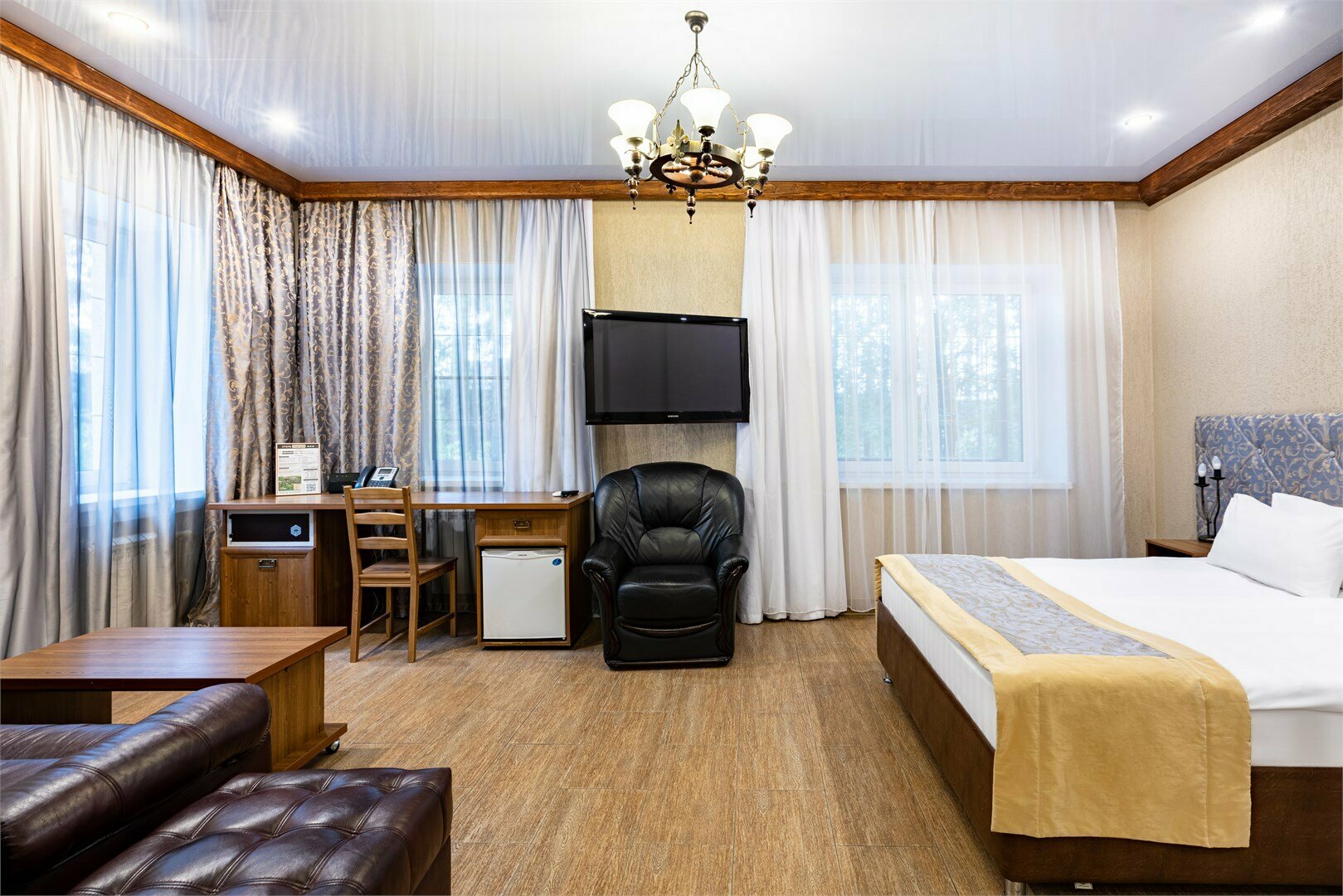 Джуниор Сюит