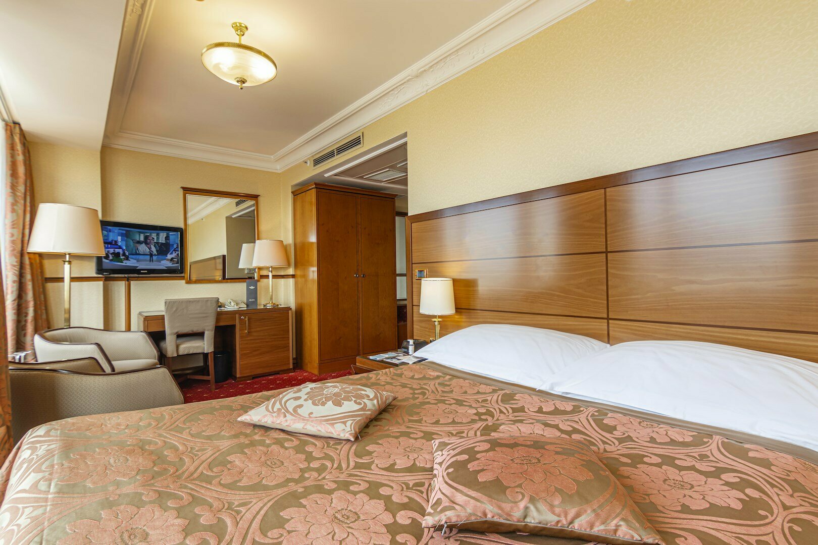 Стандарт с видом на Реку