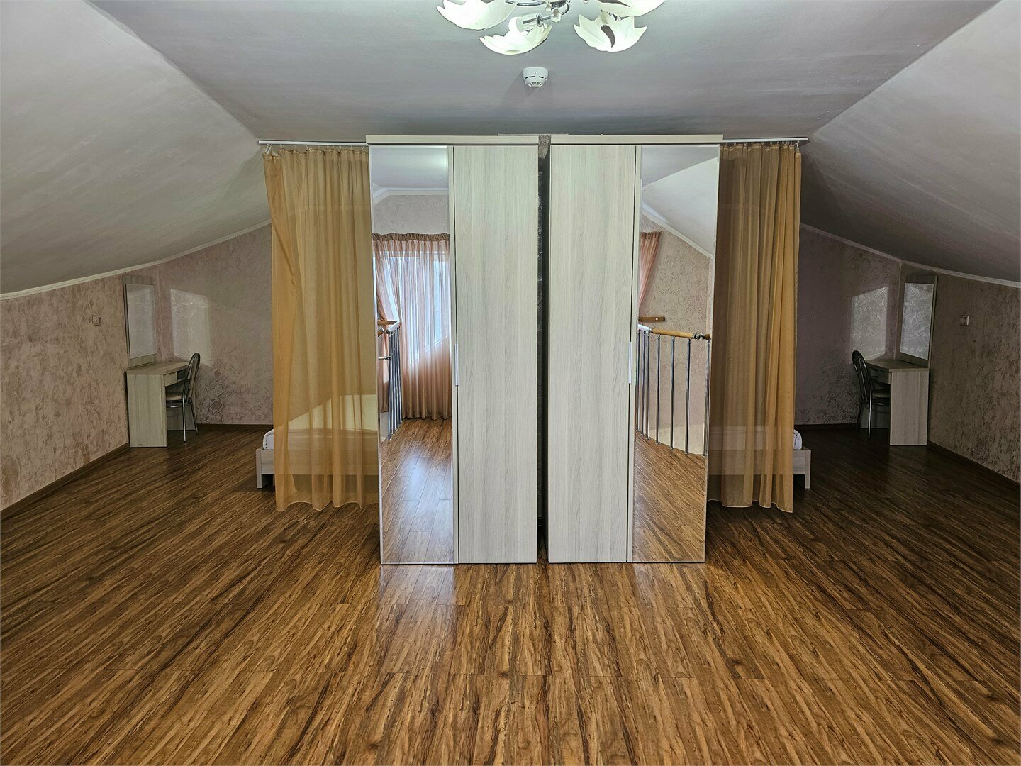 Двух этажный люкс