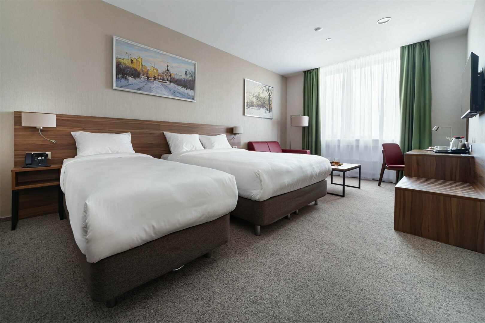 Делюкс с двуспальной и односпальной кроватью