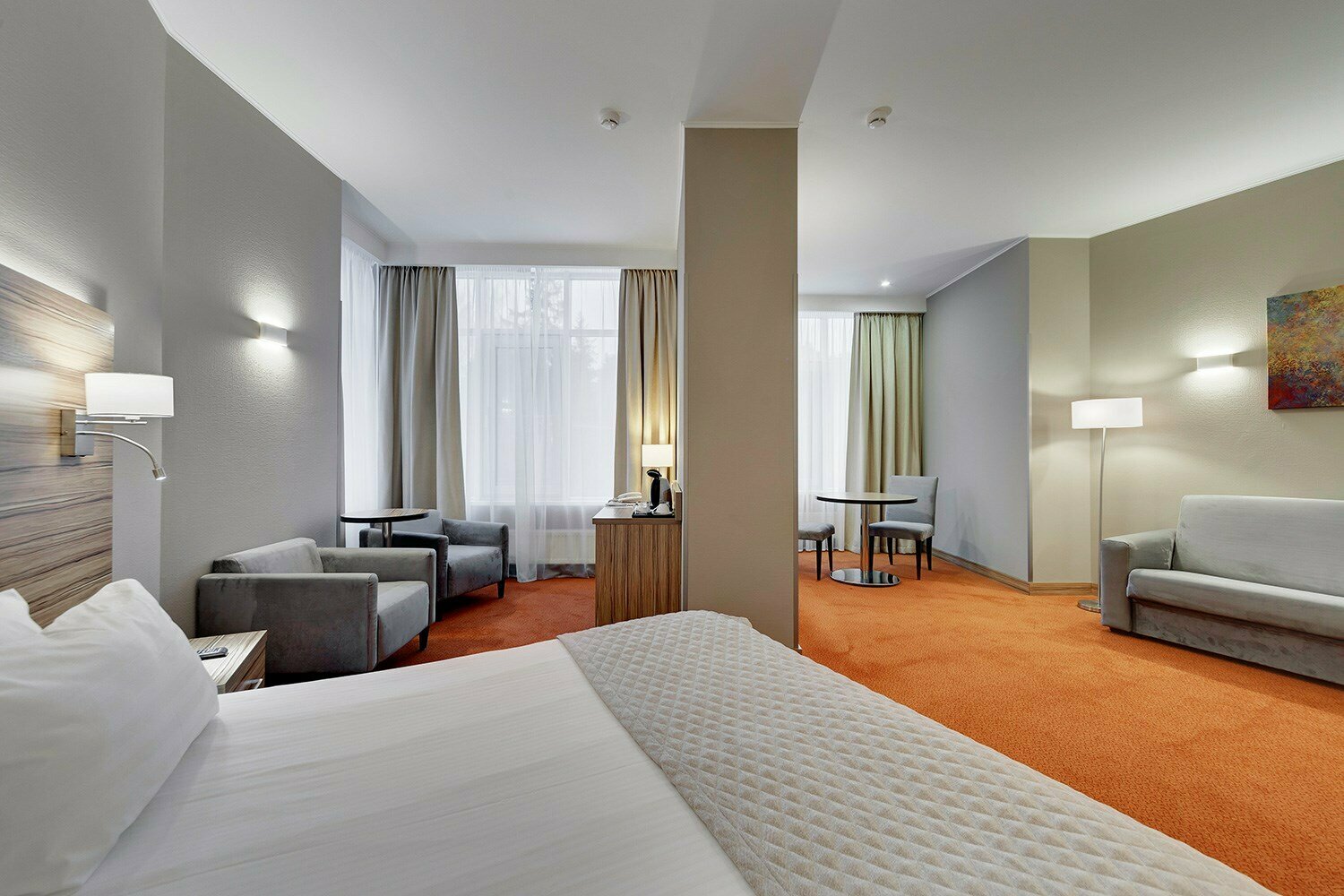 Джуниор Сюит на сторону парка заезд в 17:00 выезд до 15:00