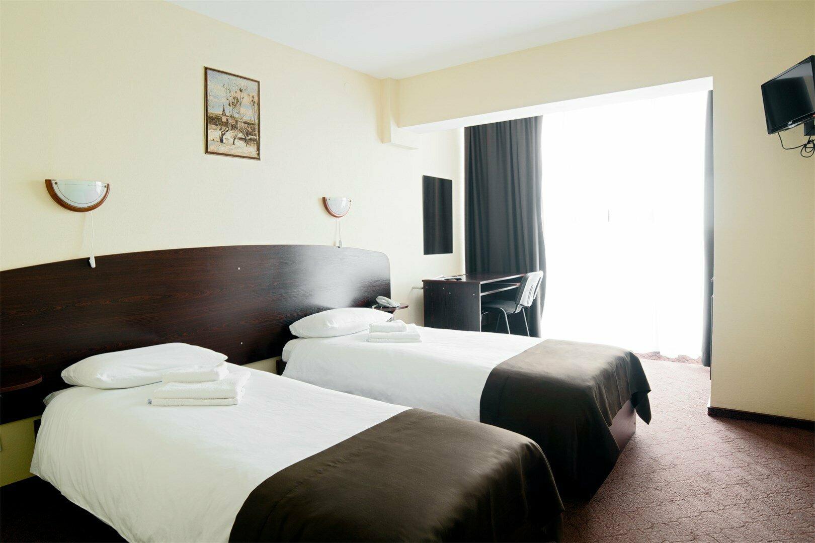 Двухместный номер Стандарт с двумя односпальными кроватями и видом на озеро