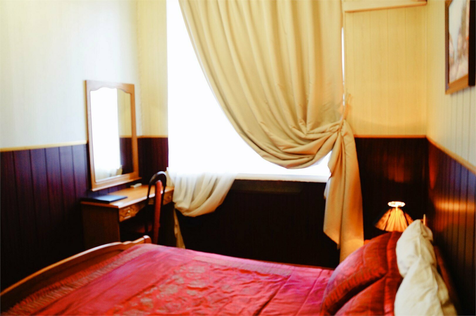 Люкс двухкомнатный с двуспальной кроватью