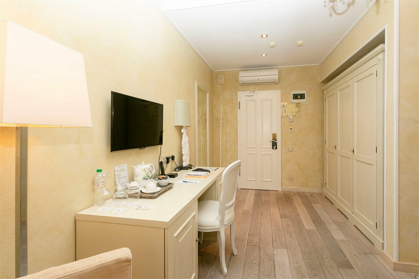 Джуниор сюит двухкомнатный