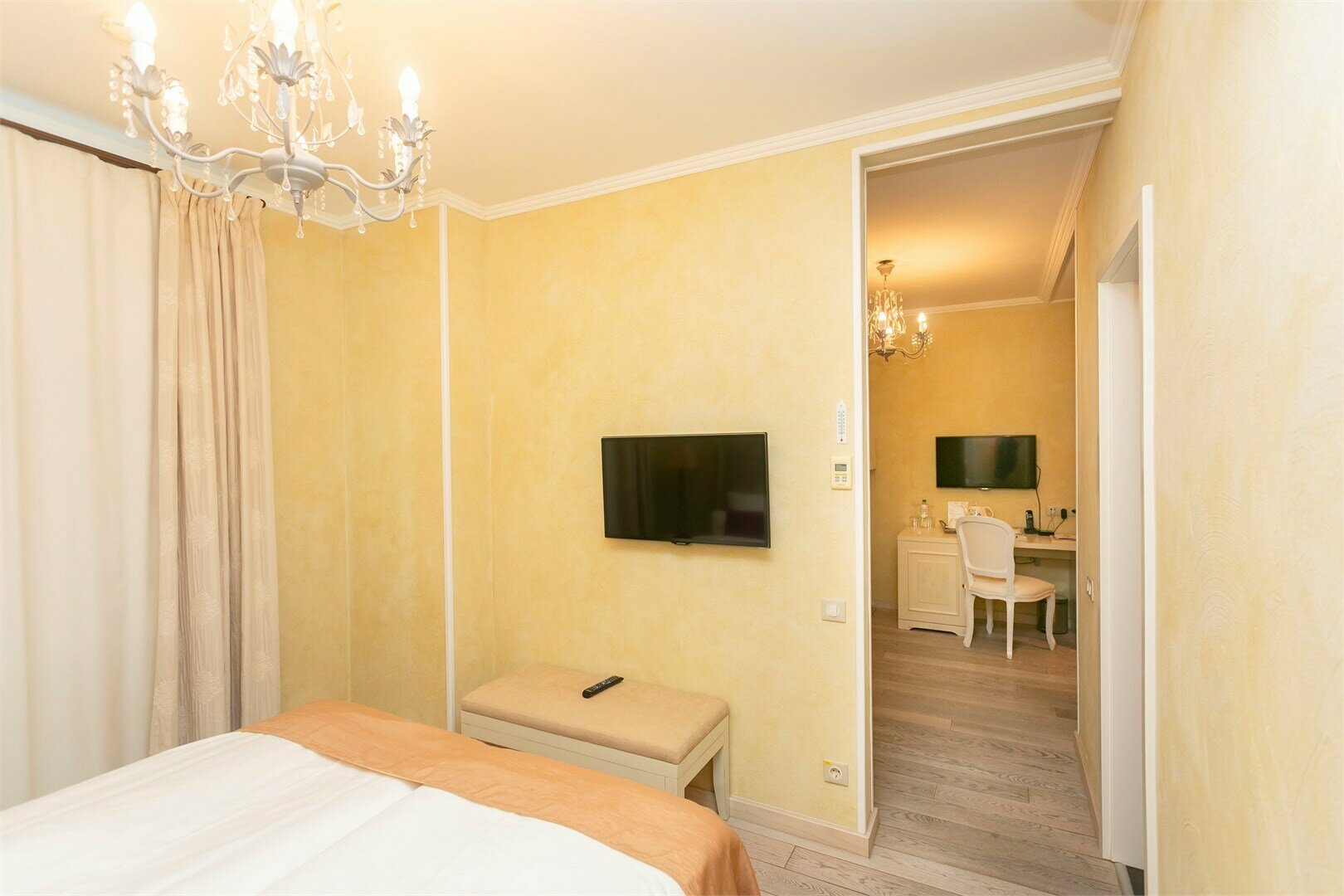 Джуниор сюит двухкомнатный