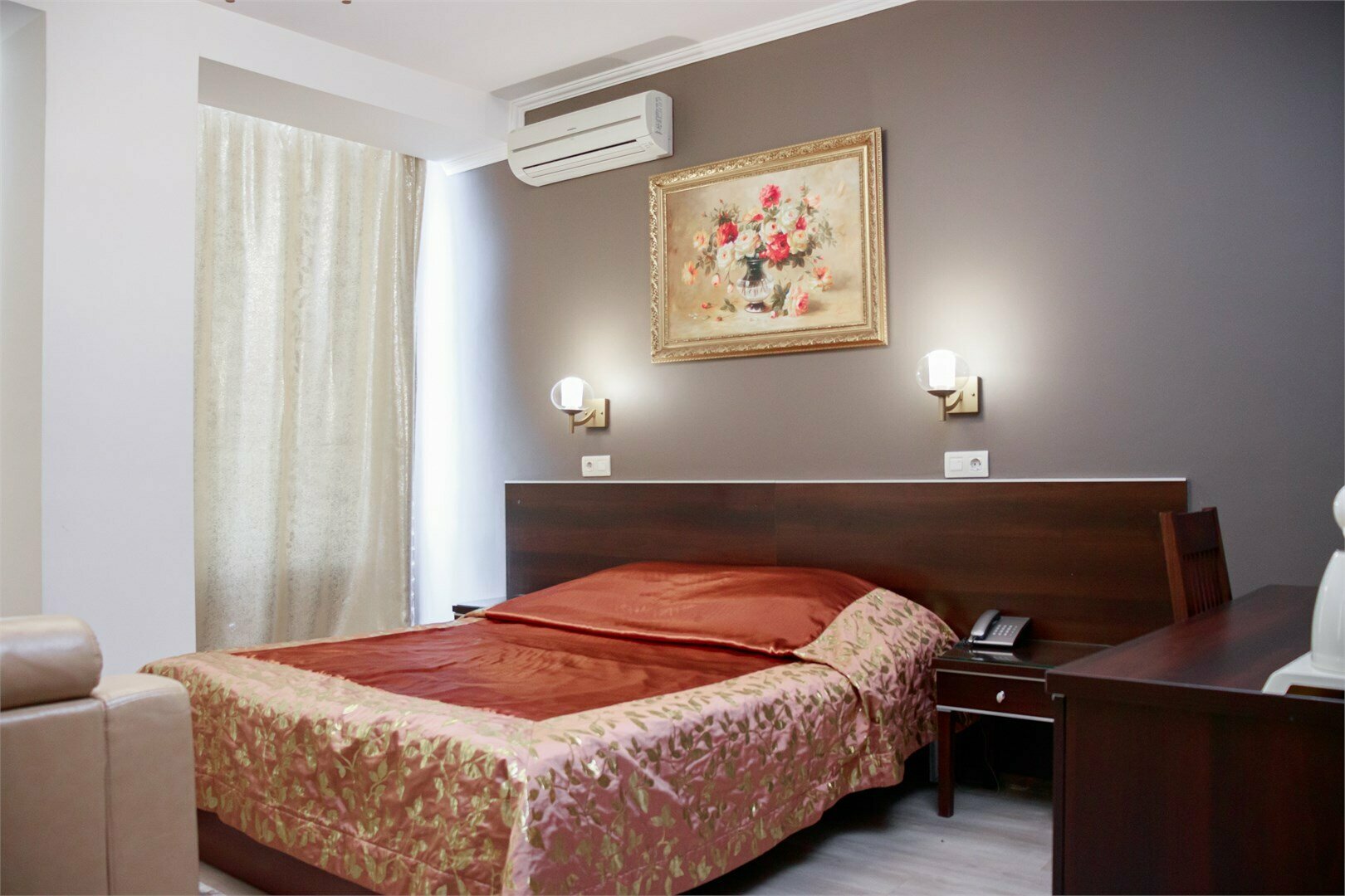 Номер с кроватью размера «queen-size»