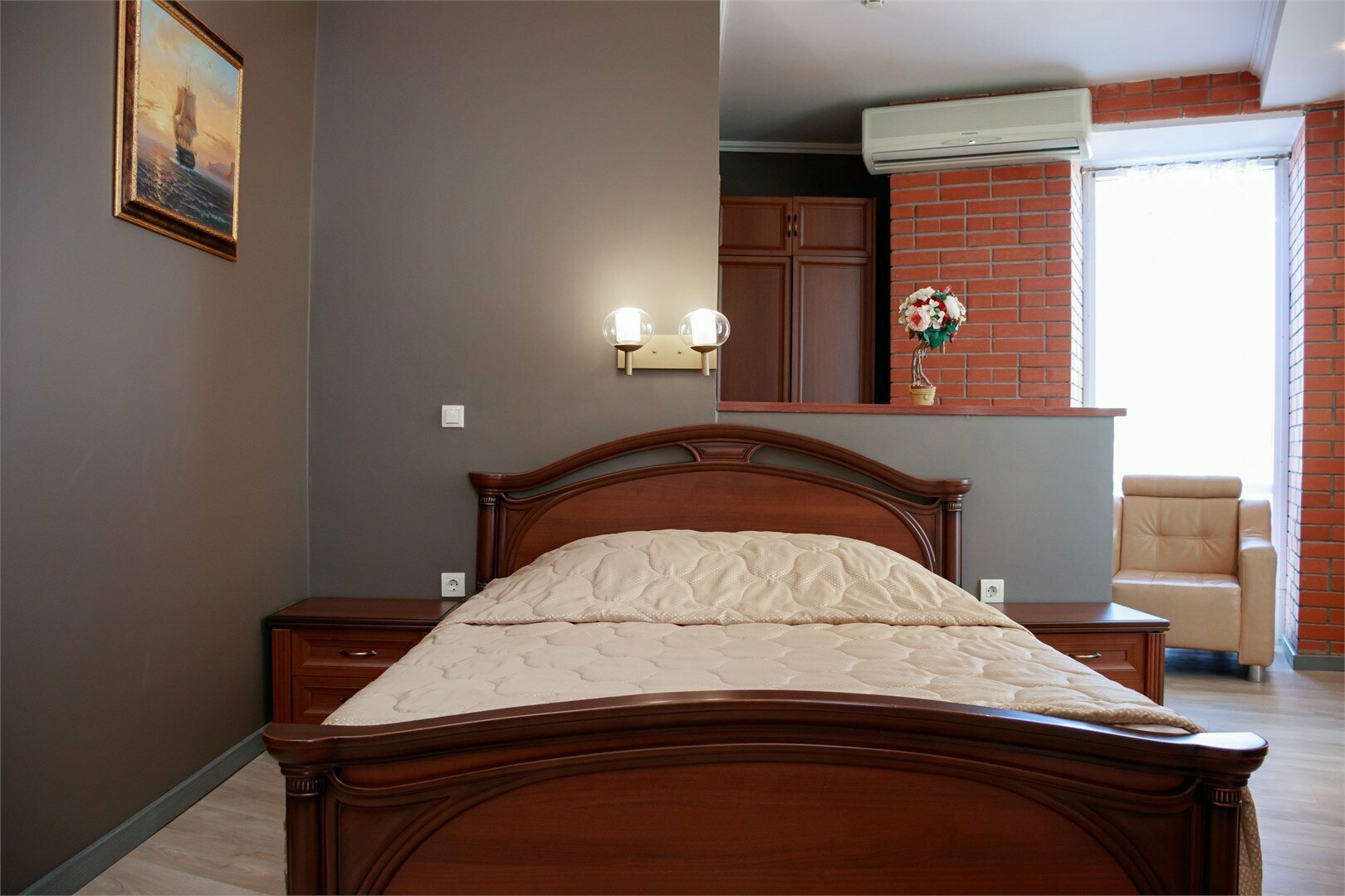 Улучшенный номер с кроватью размера «queen-size»