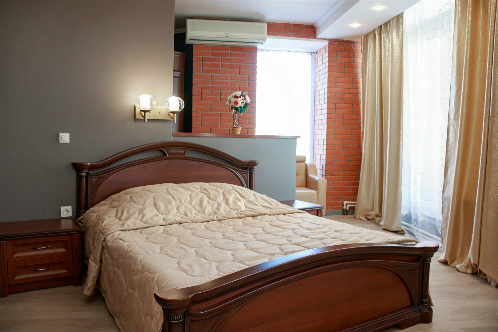 Улучшенный номер с кроватью размера «queen-size»