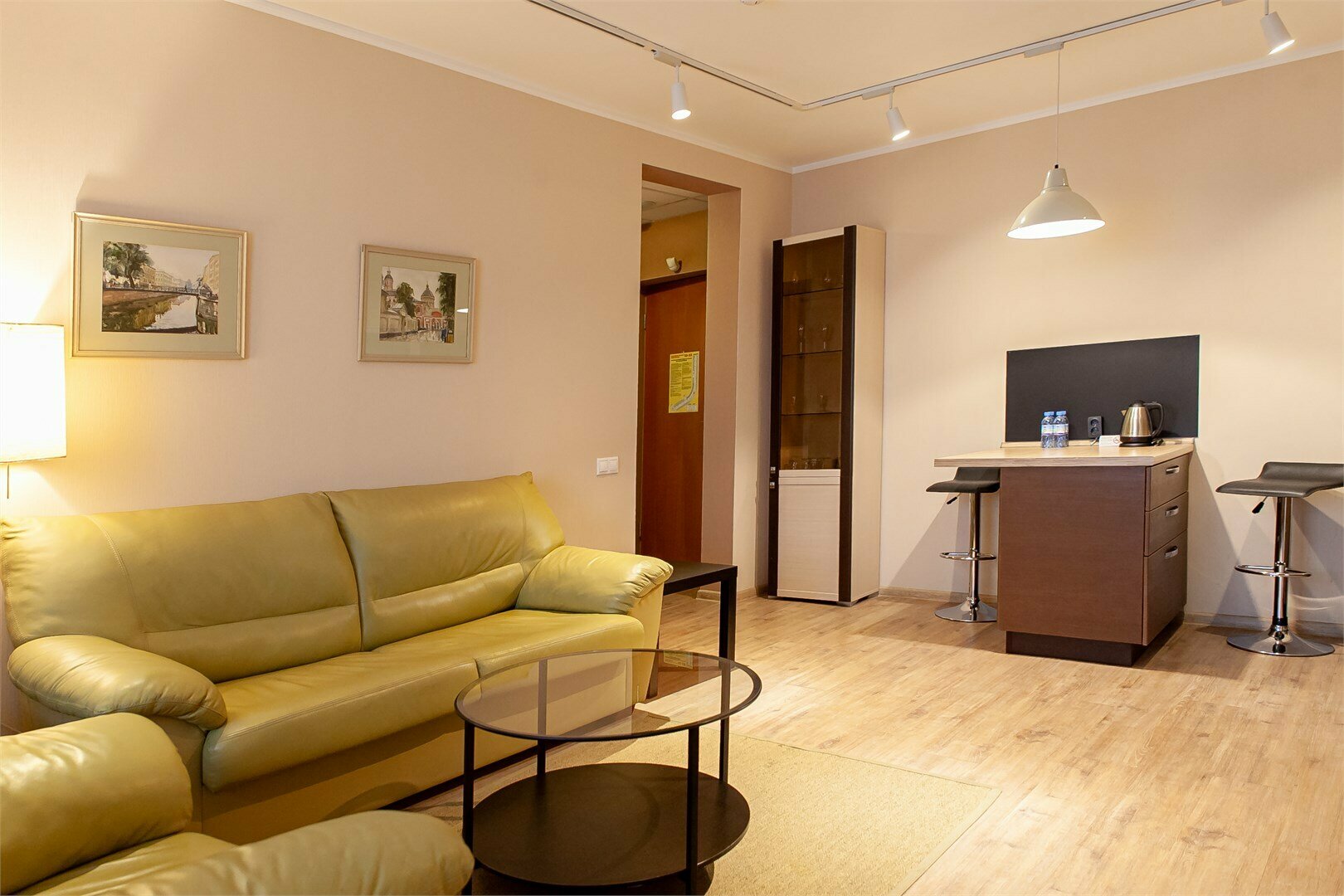 Апартаменты с двумя спальнями / с видом на Неву (Апартамент)