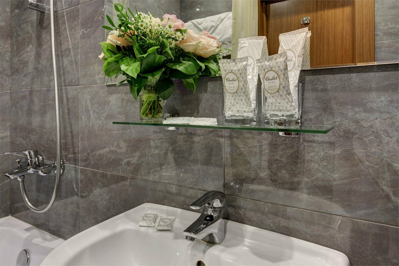 Премьер с широкой кроватью