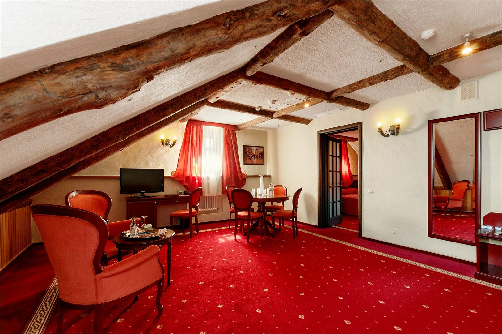 Двухкомнатный люкс "Славия" с джакузи и сауной