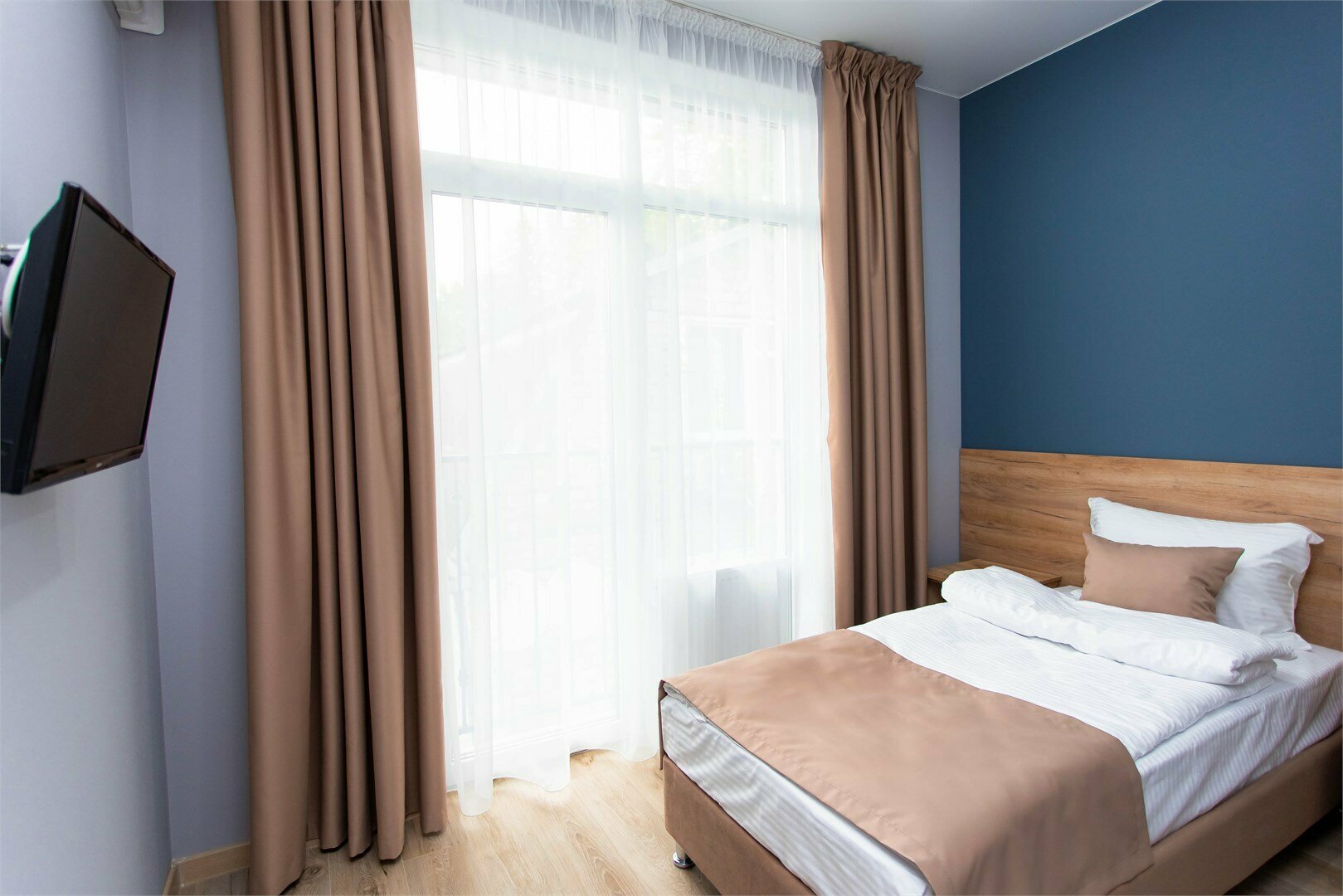 Улучшенный одноместный номер с французским балконом