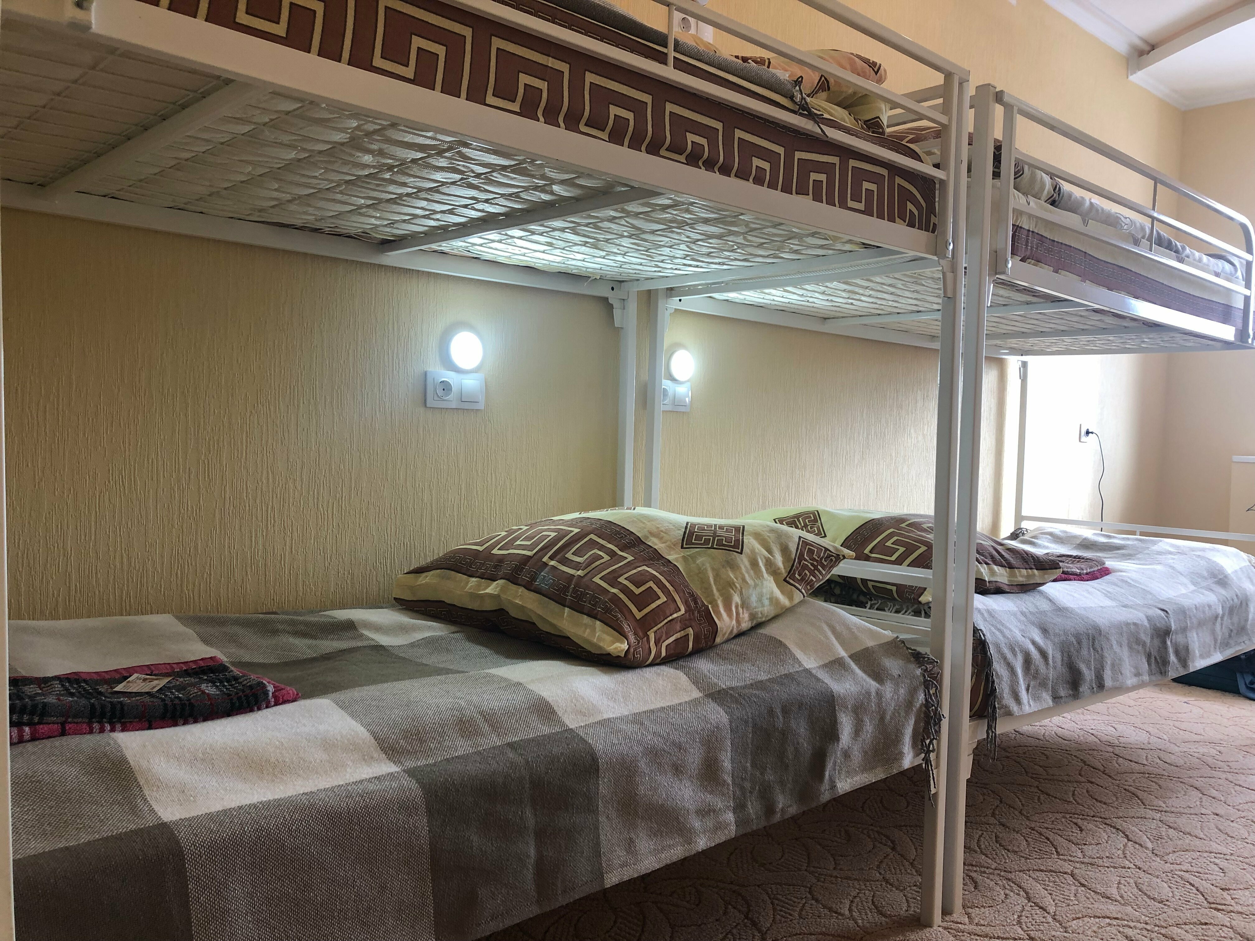 Общий номер для мужчин с 6 кроватями