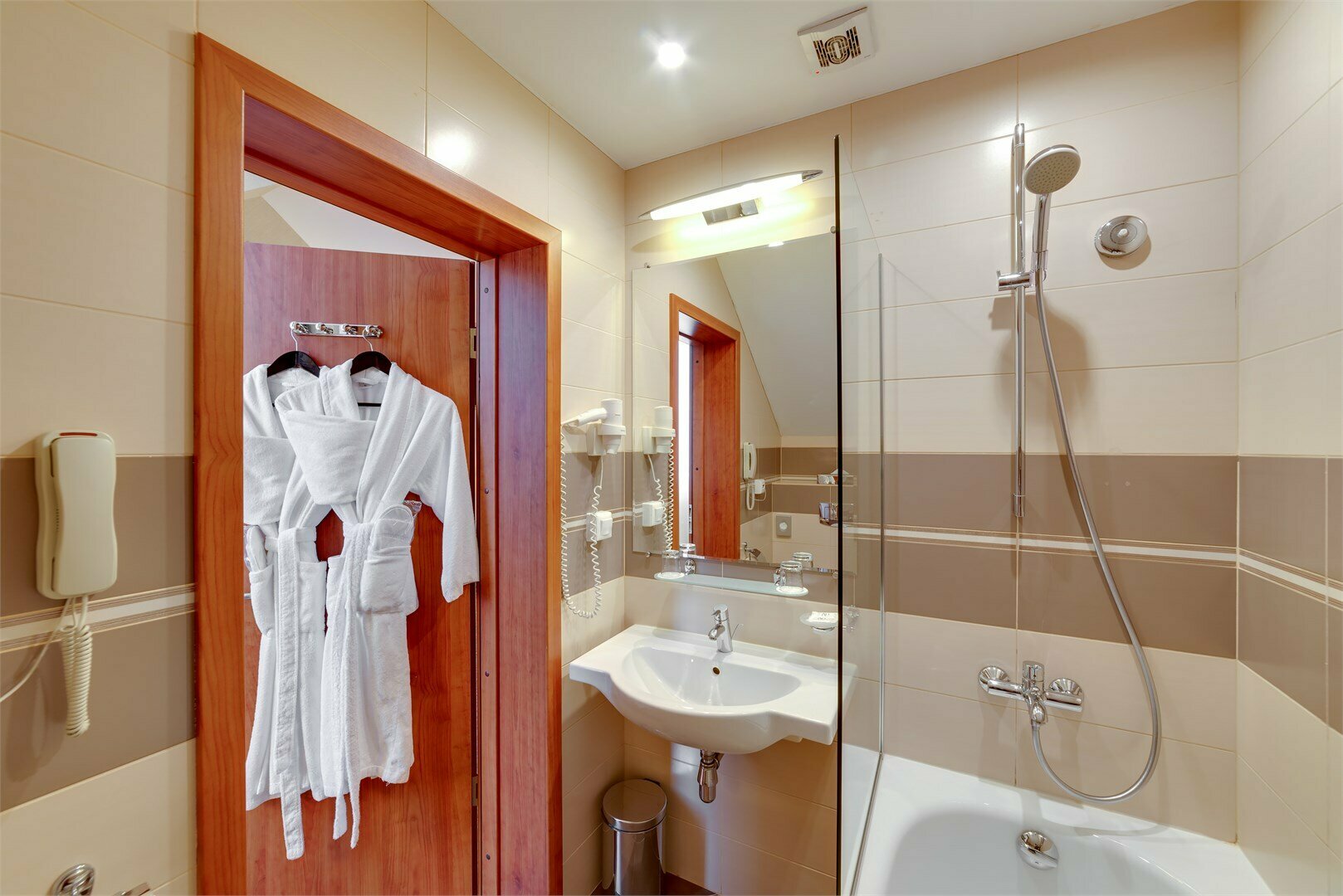 Комфорт мансардный с двуспальной кроватью